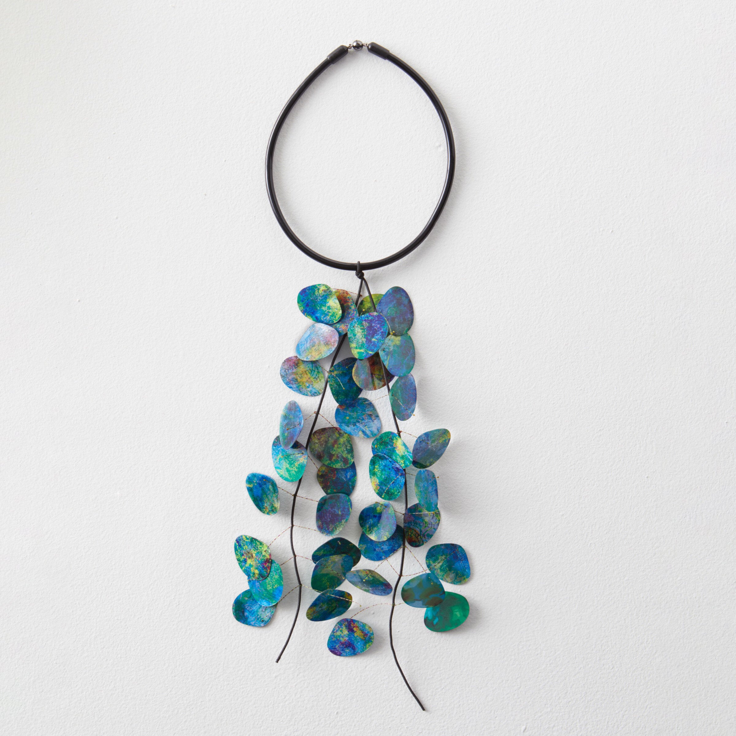 Clamshell Hoop Necklace