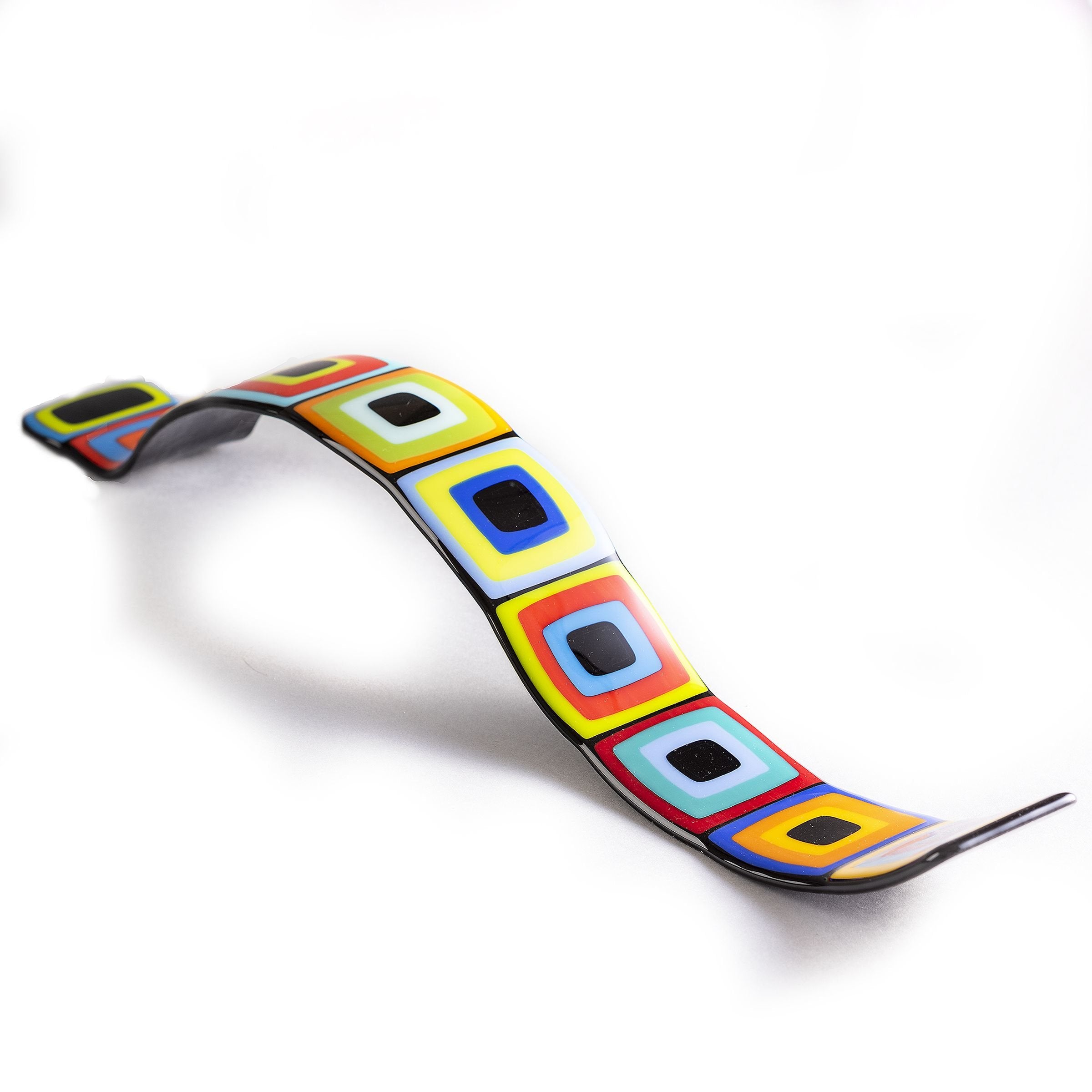 Carnival Story Pole Wall Wave With Black Centers