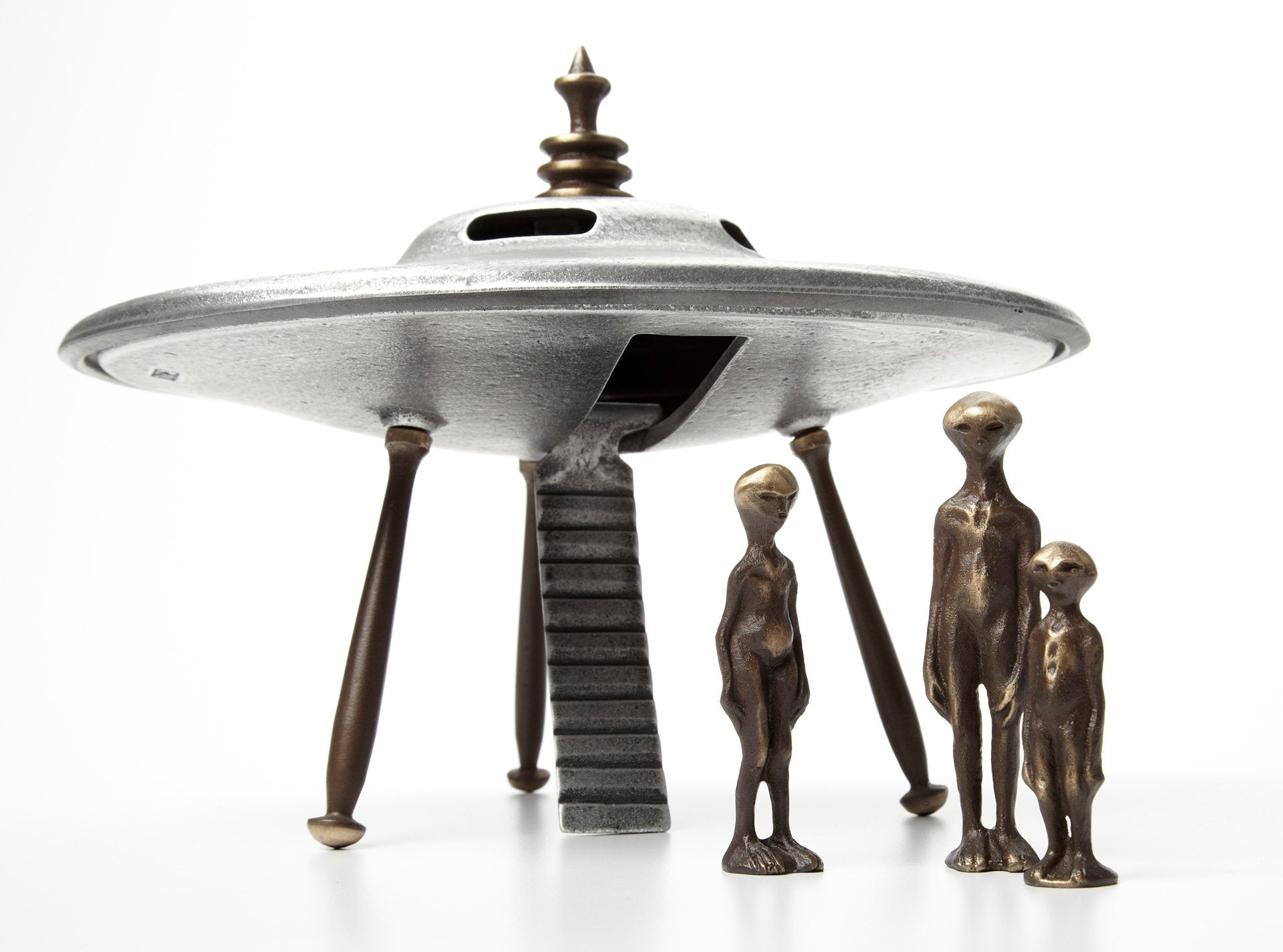 flying saucer with alien family