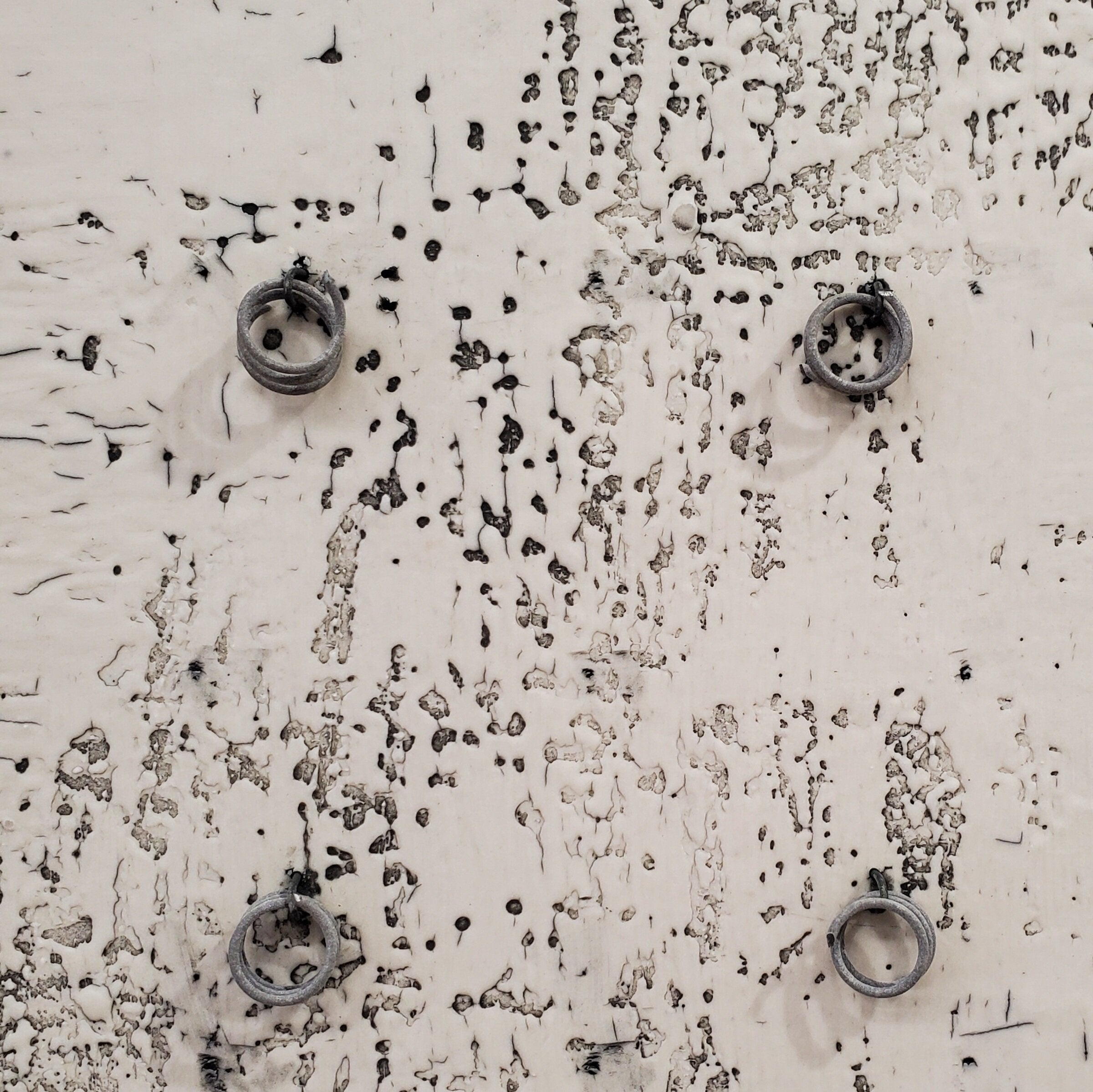 Porcelain with Wire Rings