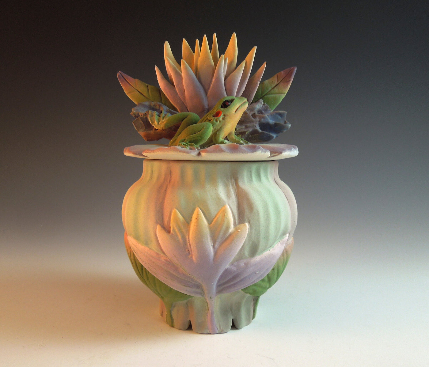 Waterlily Box with Frog