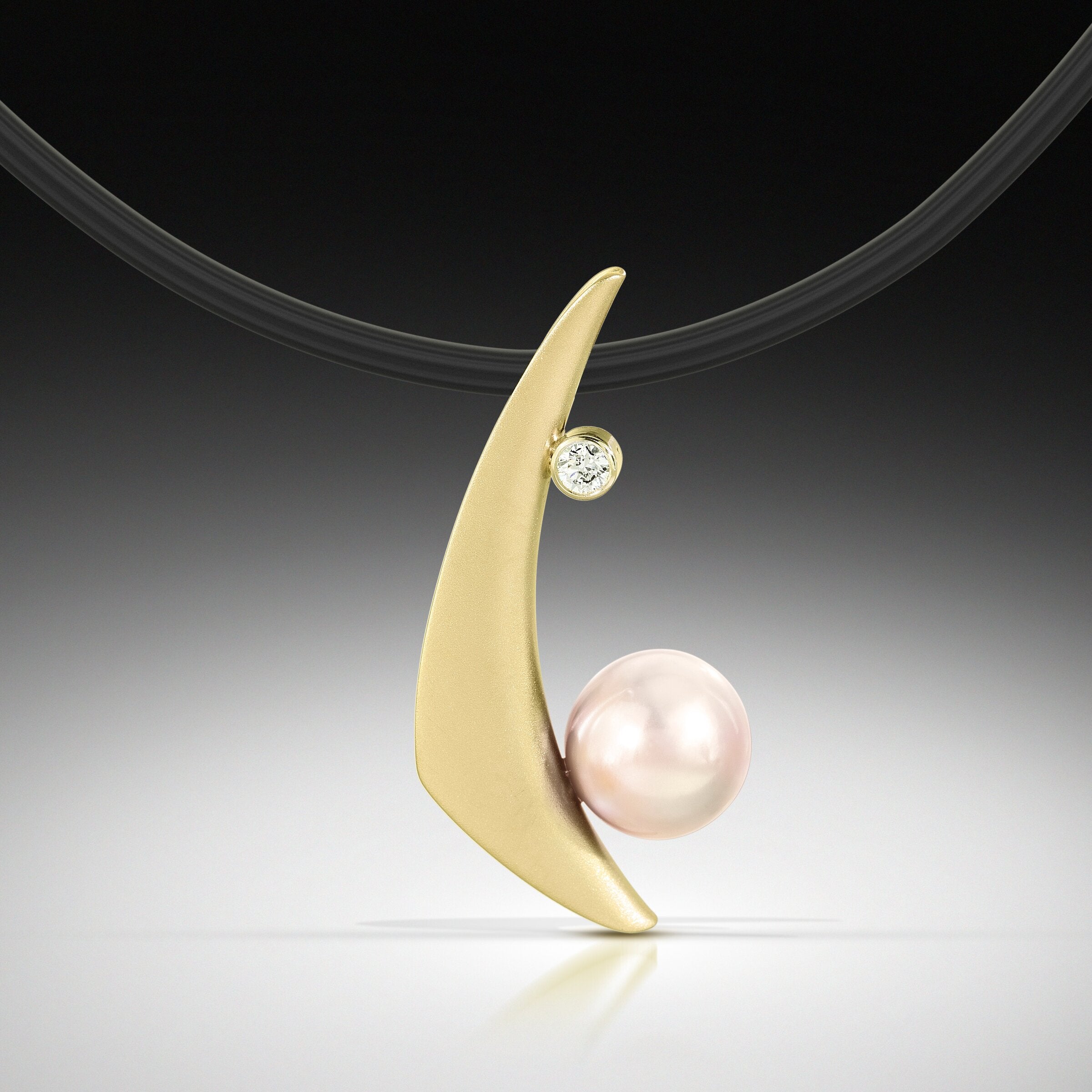 Matte Finish 14k Yellow Gold with White Pearl