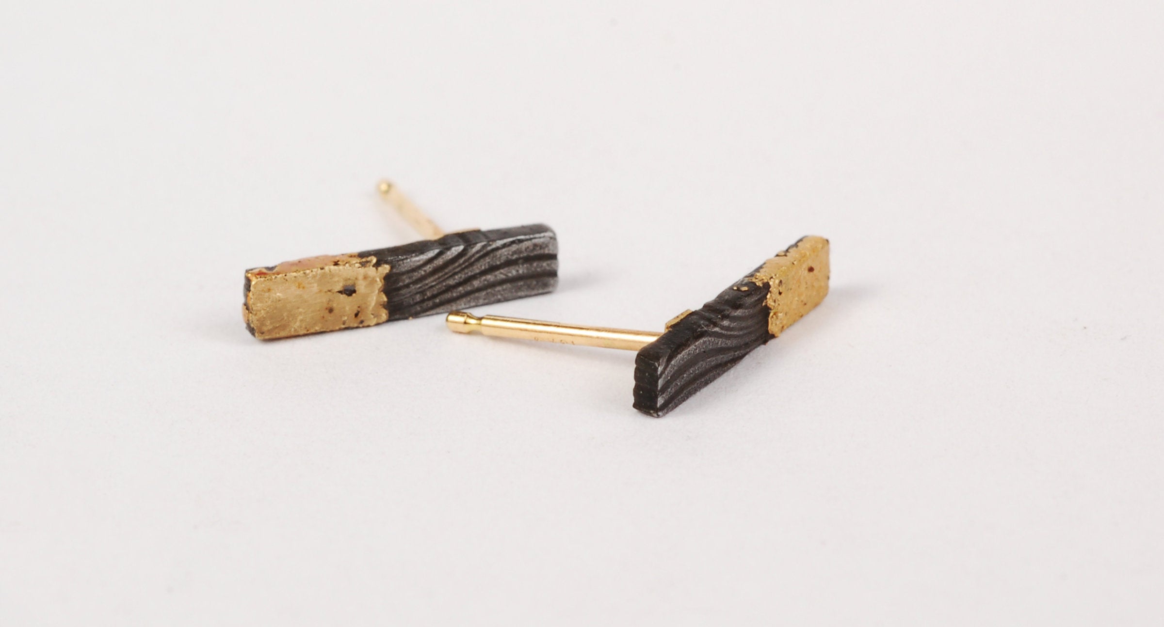 Bar Stud with Gold Fusing