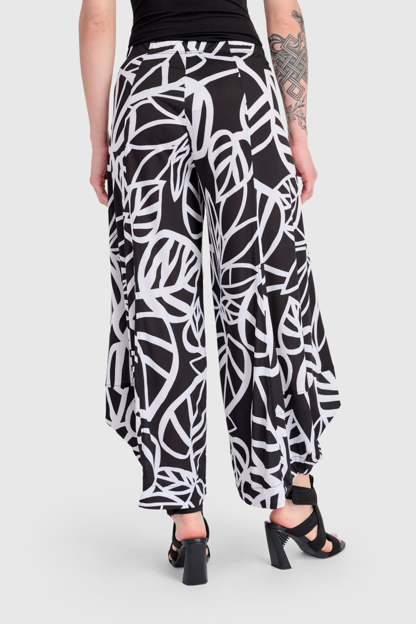 Black/White