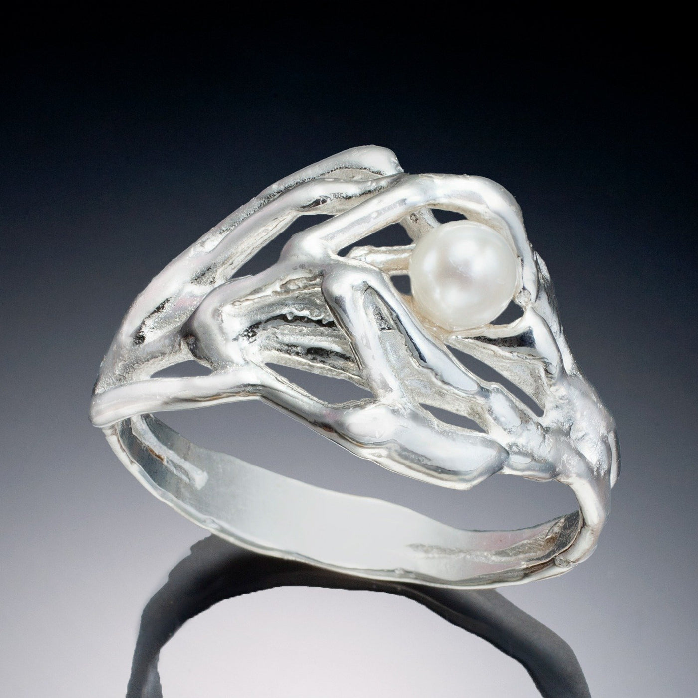 Branch-Design Ring | Photo by Ralph Gabriner