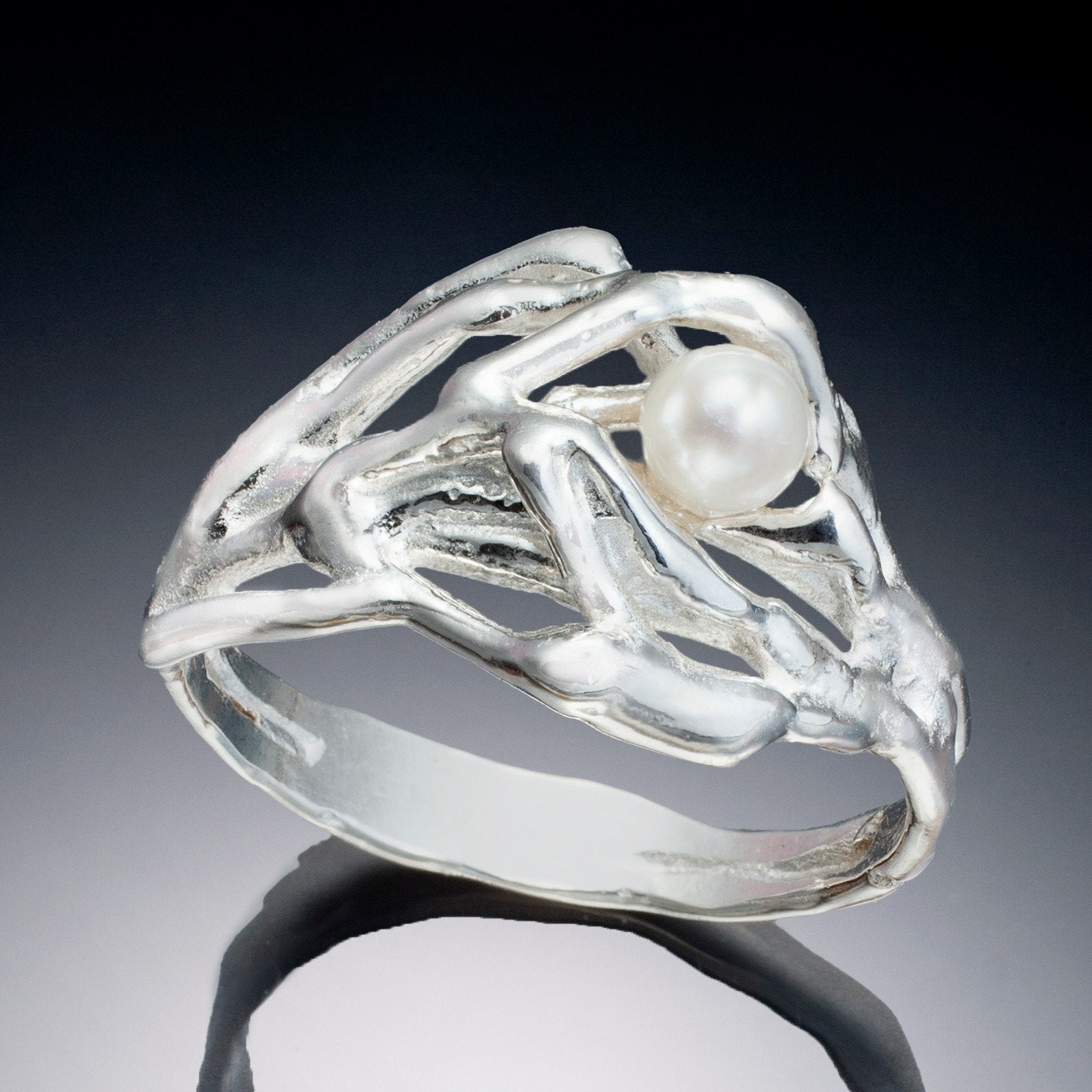 Branch-Design Ring | Photo by Ralph Gabriner