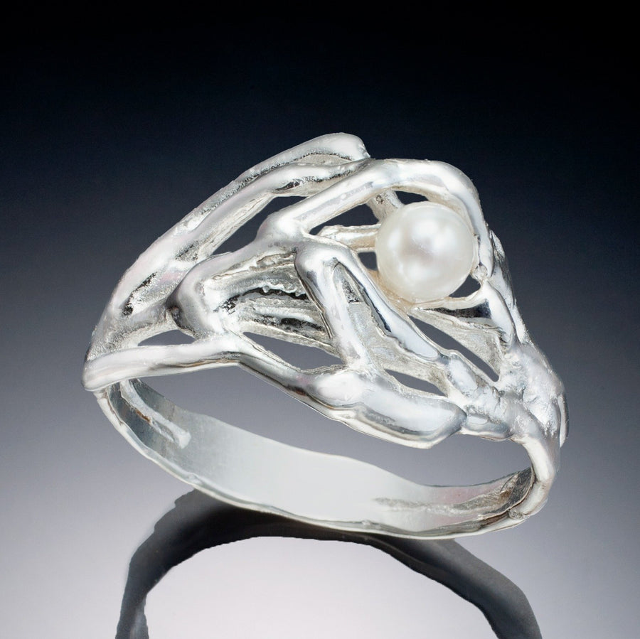 Branch-Design Ring | Photo by Ralph Gabriner