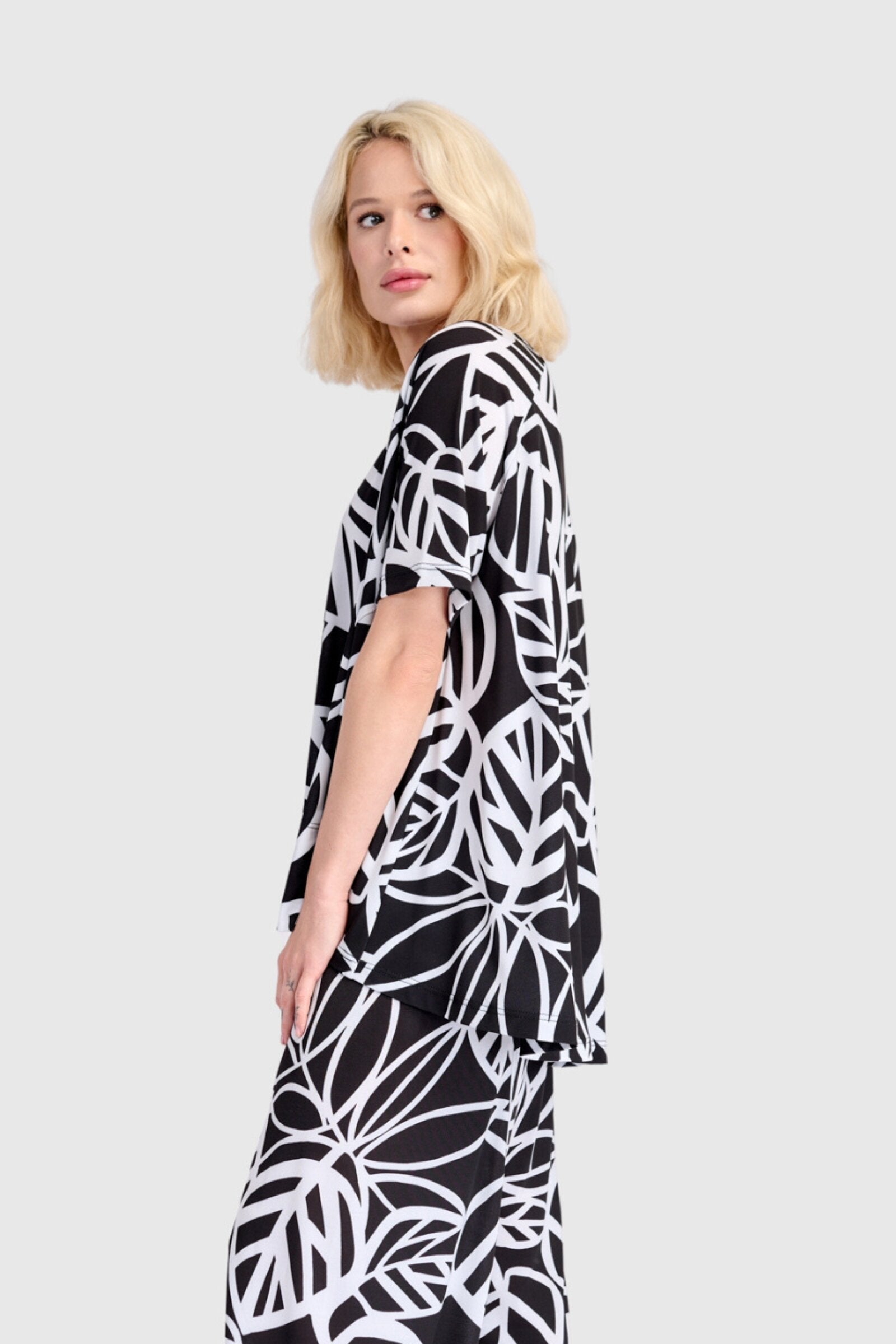 Black/White