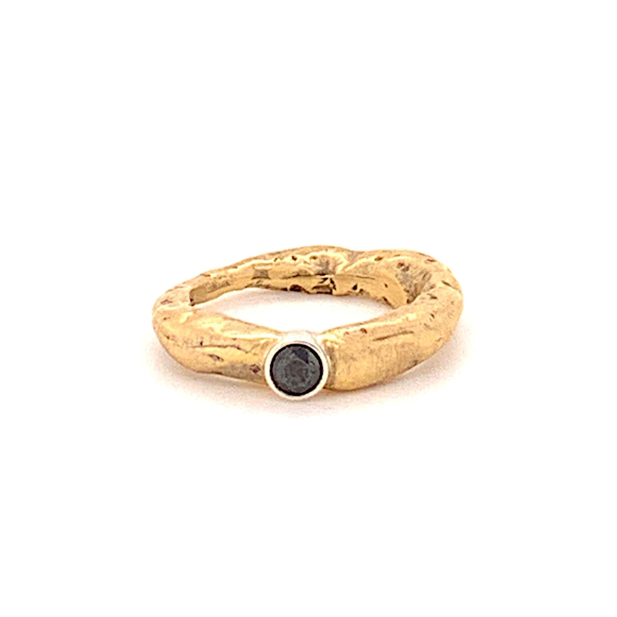 Devotion Ring in18k Gold with Black Diamond