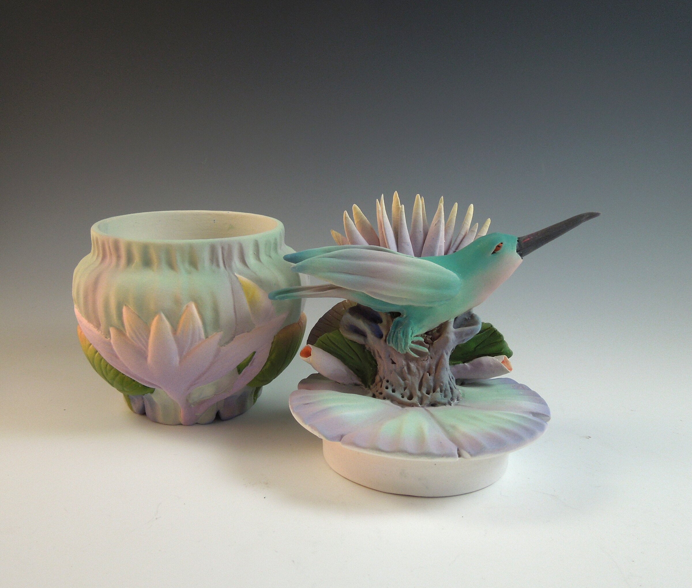 Hummingbird Waterlily Box