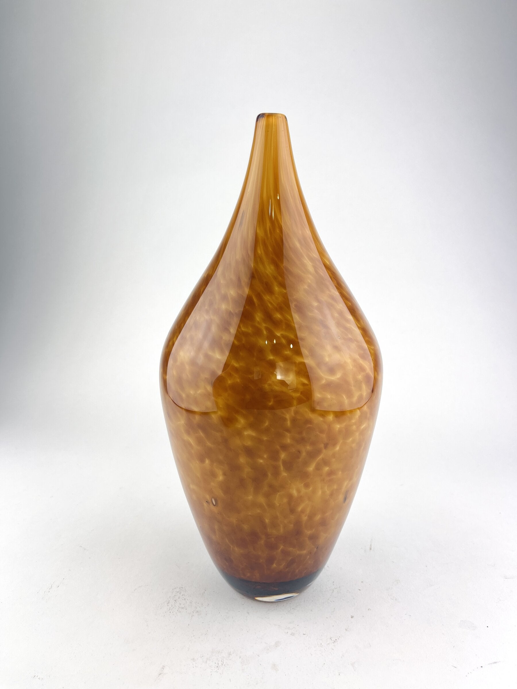 Small Golden Pointed Pill Vase