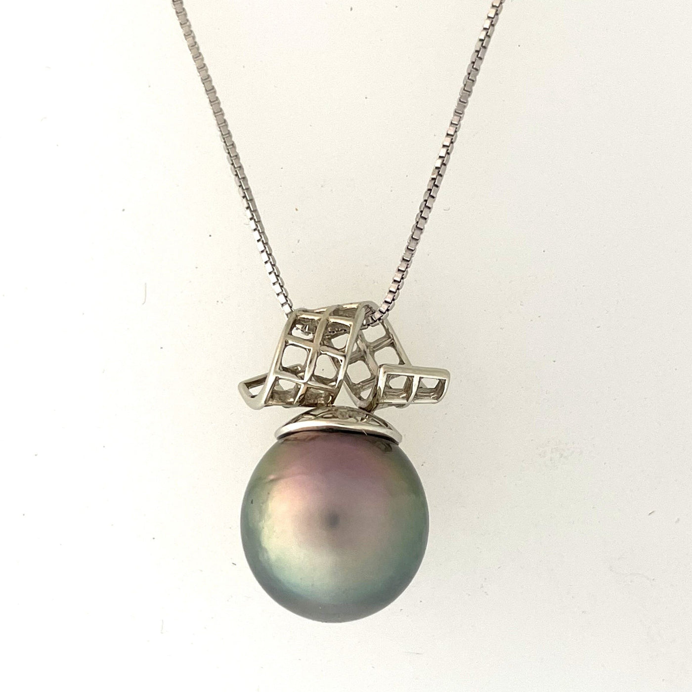 Tahitian Pearl Ribbon Mesh Pendant