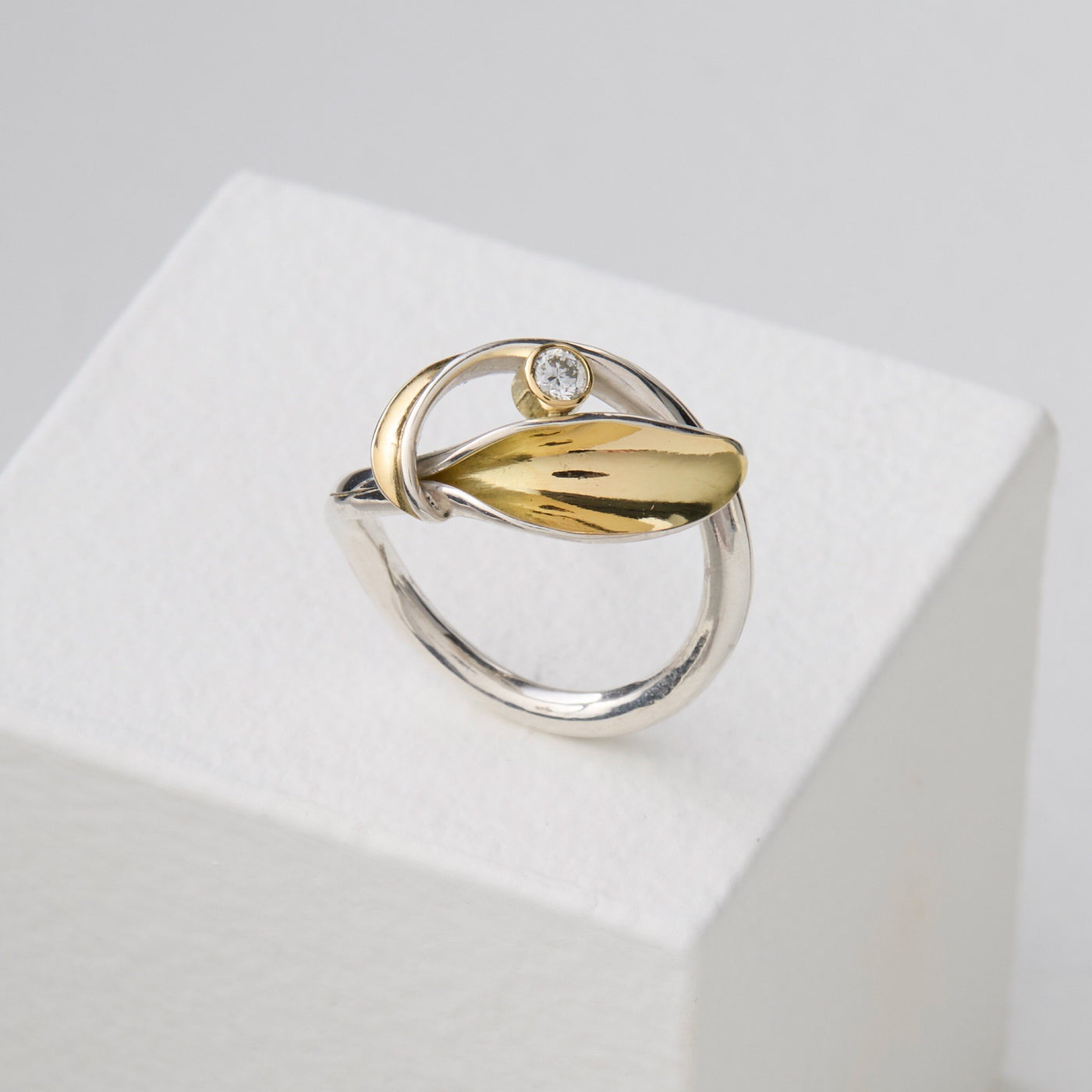 Two Leaves Ring with Diamond