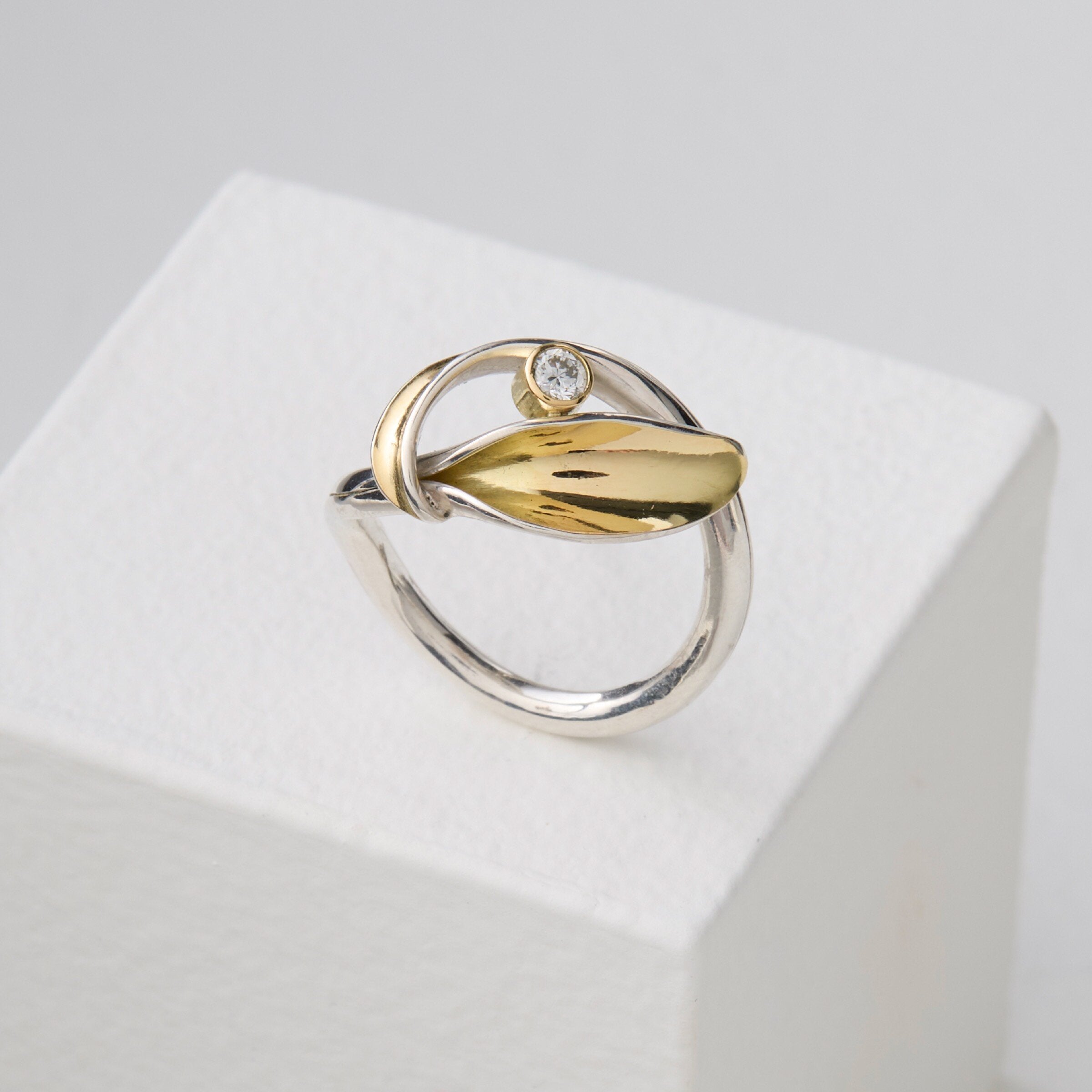 Two Leaves Ring with Diamond