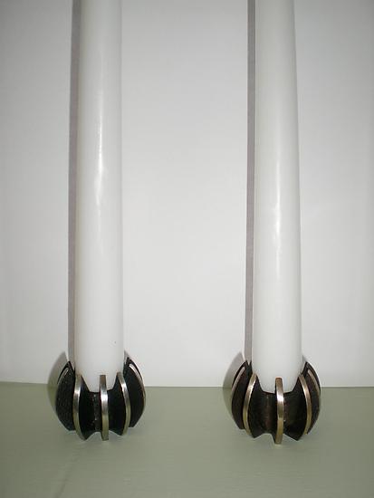 white bronze (left), yellow bronze (right)