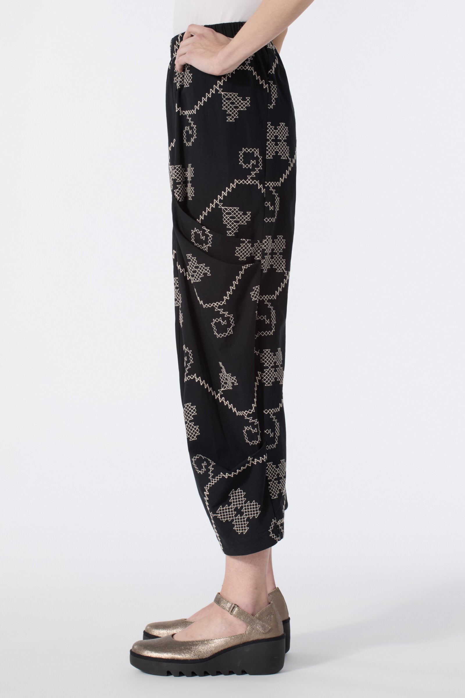 Embroidered Getaway Pant
