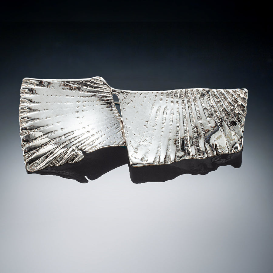 Shell-Design Pin | Photo by Ralph Gabriner