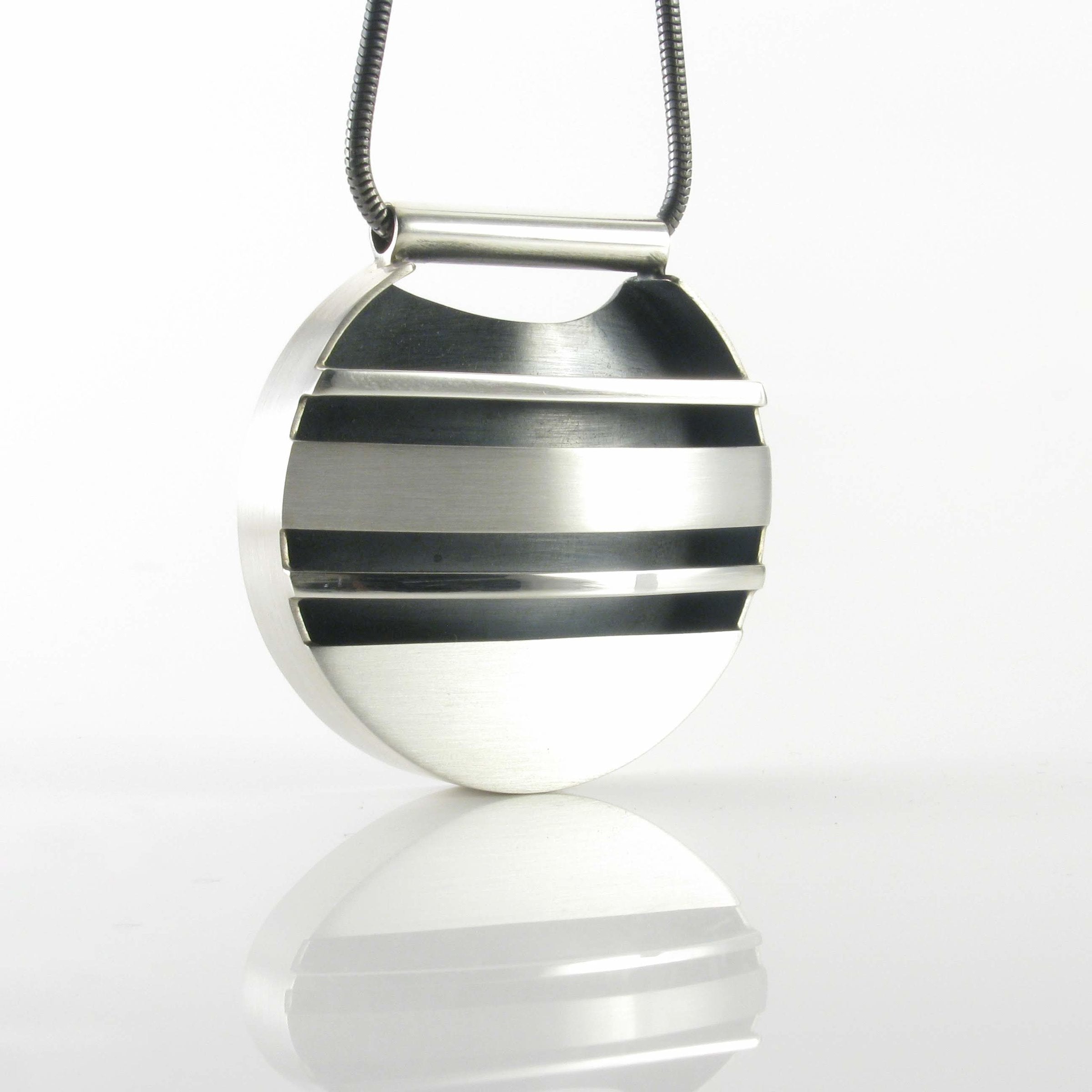 Variagated Striped Round Pendant