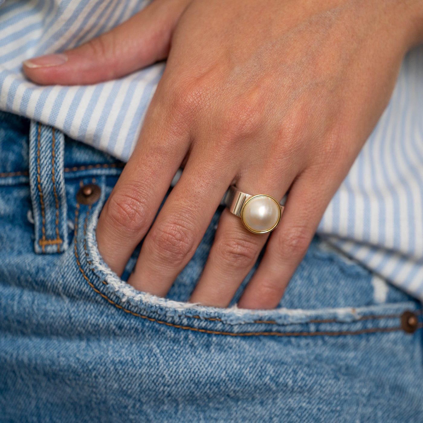 White Mabe Square Ring
