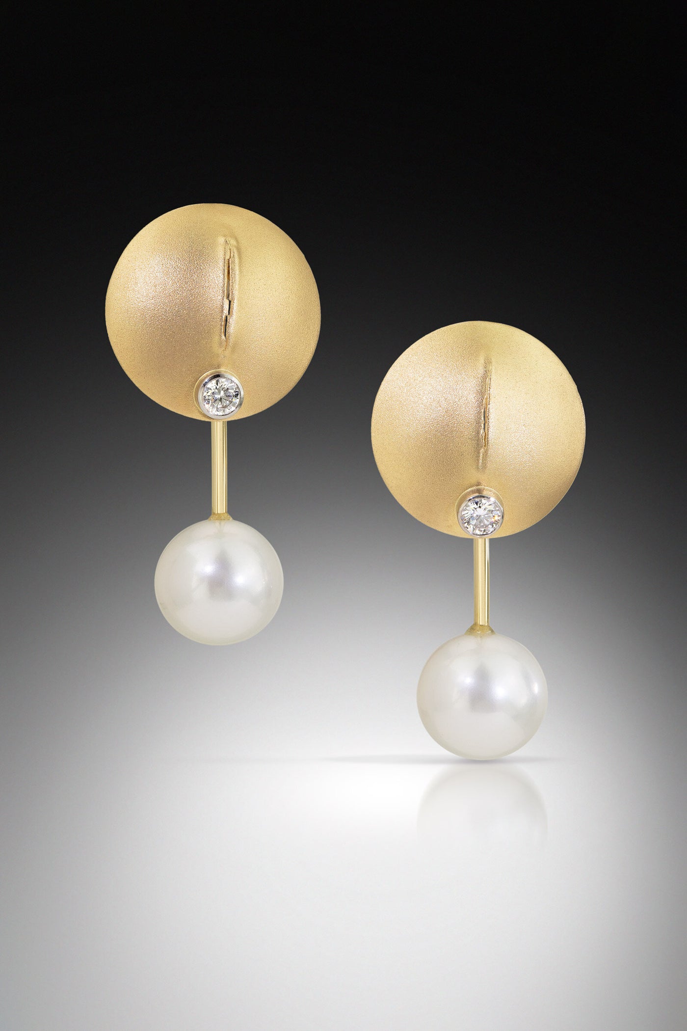 Fissure Pearl Earrings