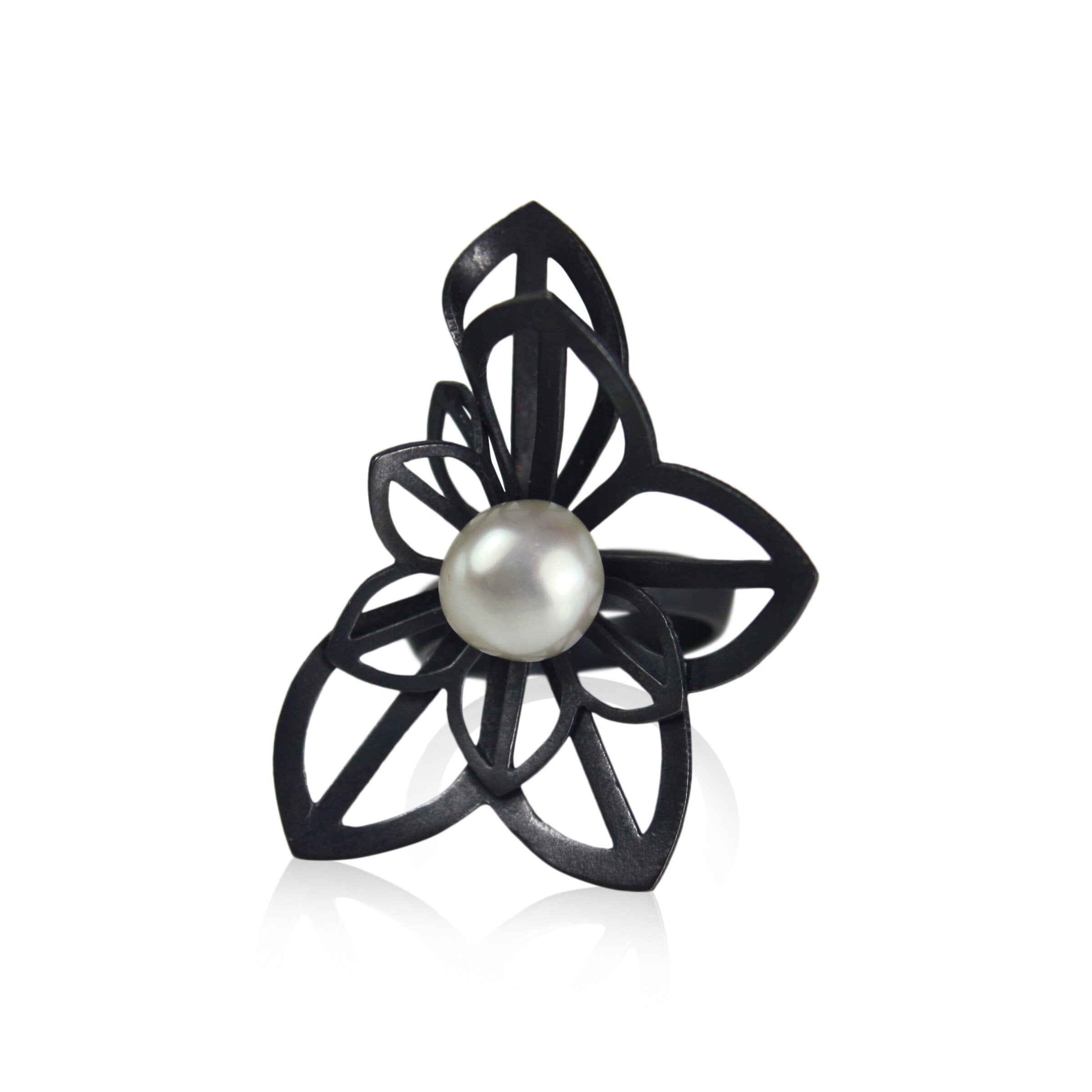 Anise Fold Pearl Ring