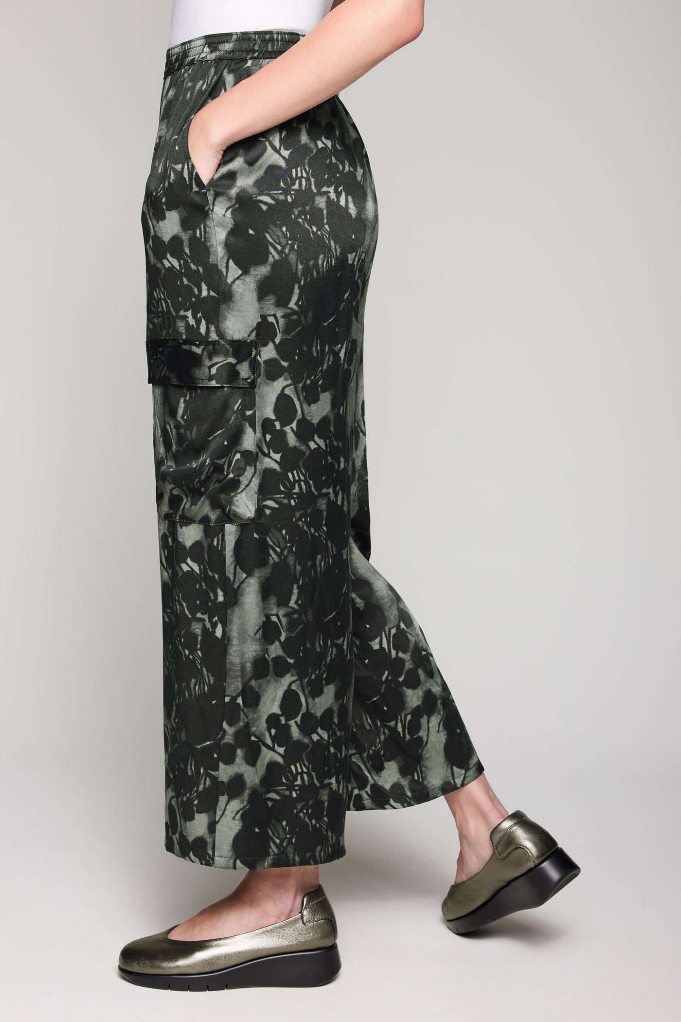 Black/Gray Botanical