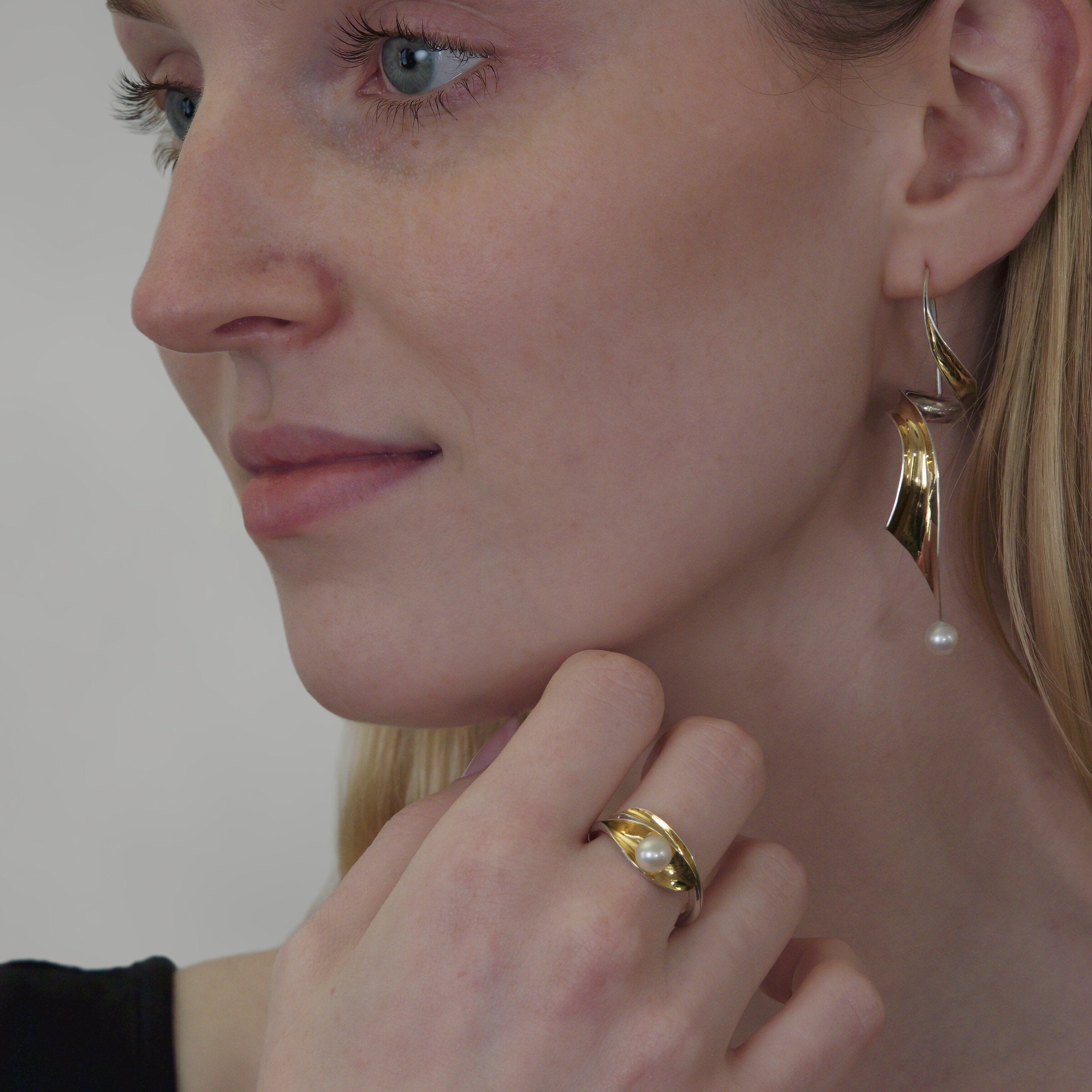Leaves with Pearl Ring