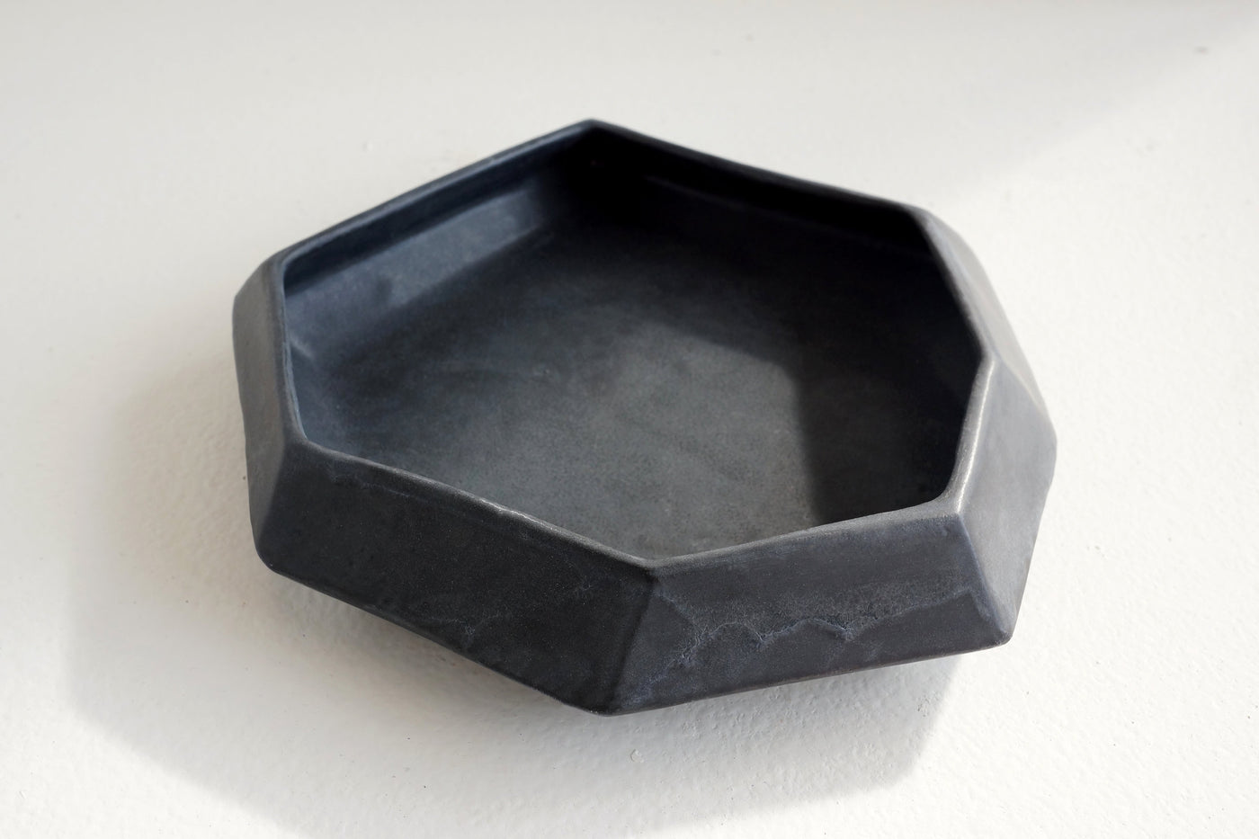 medium jet black