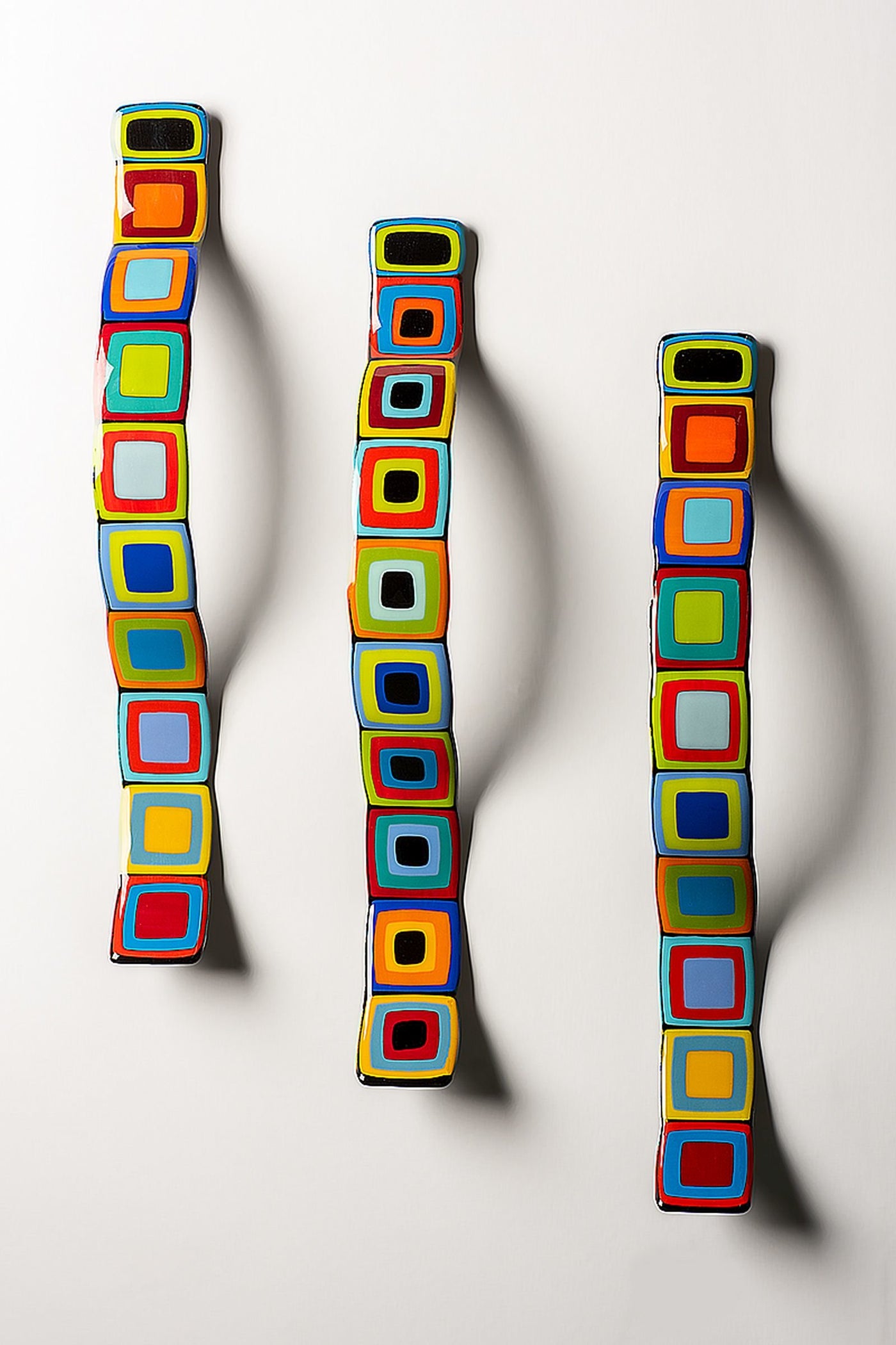 Carnival Story Pole Wall Wave With Colored Centers