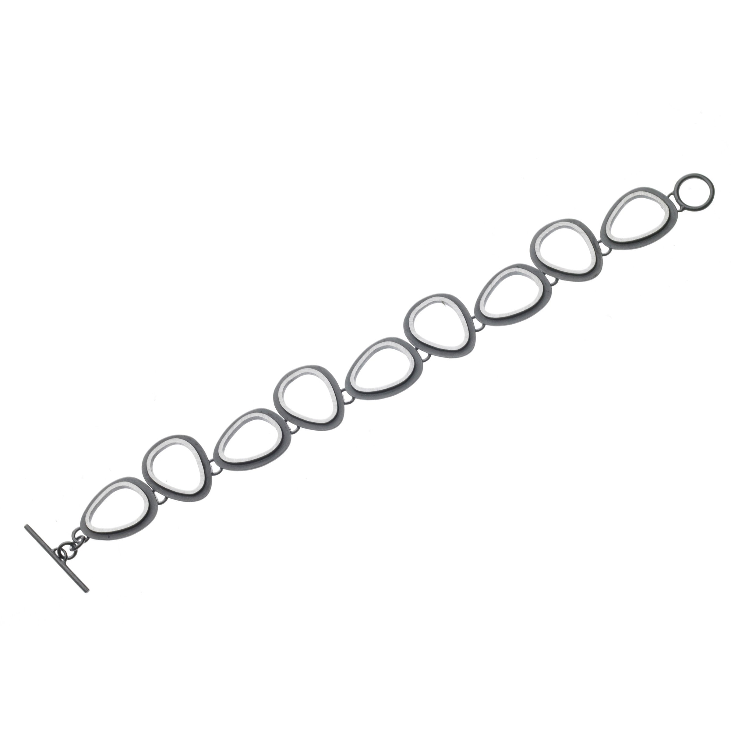 Organic ovals link bracelet | Photo by Marty Doyle