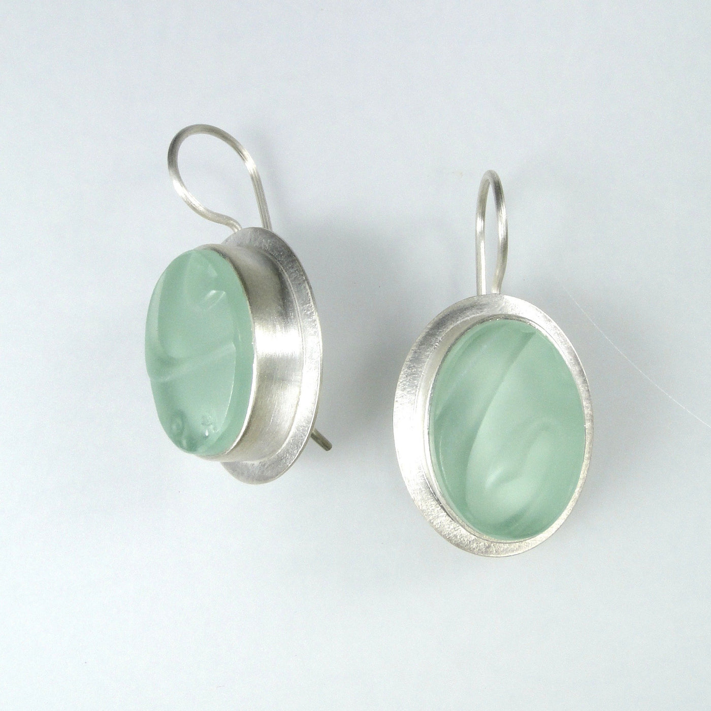 Medium Oval Wire Earrings