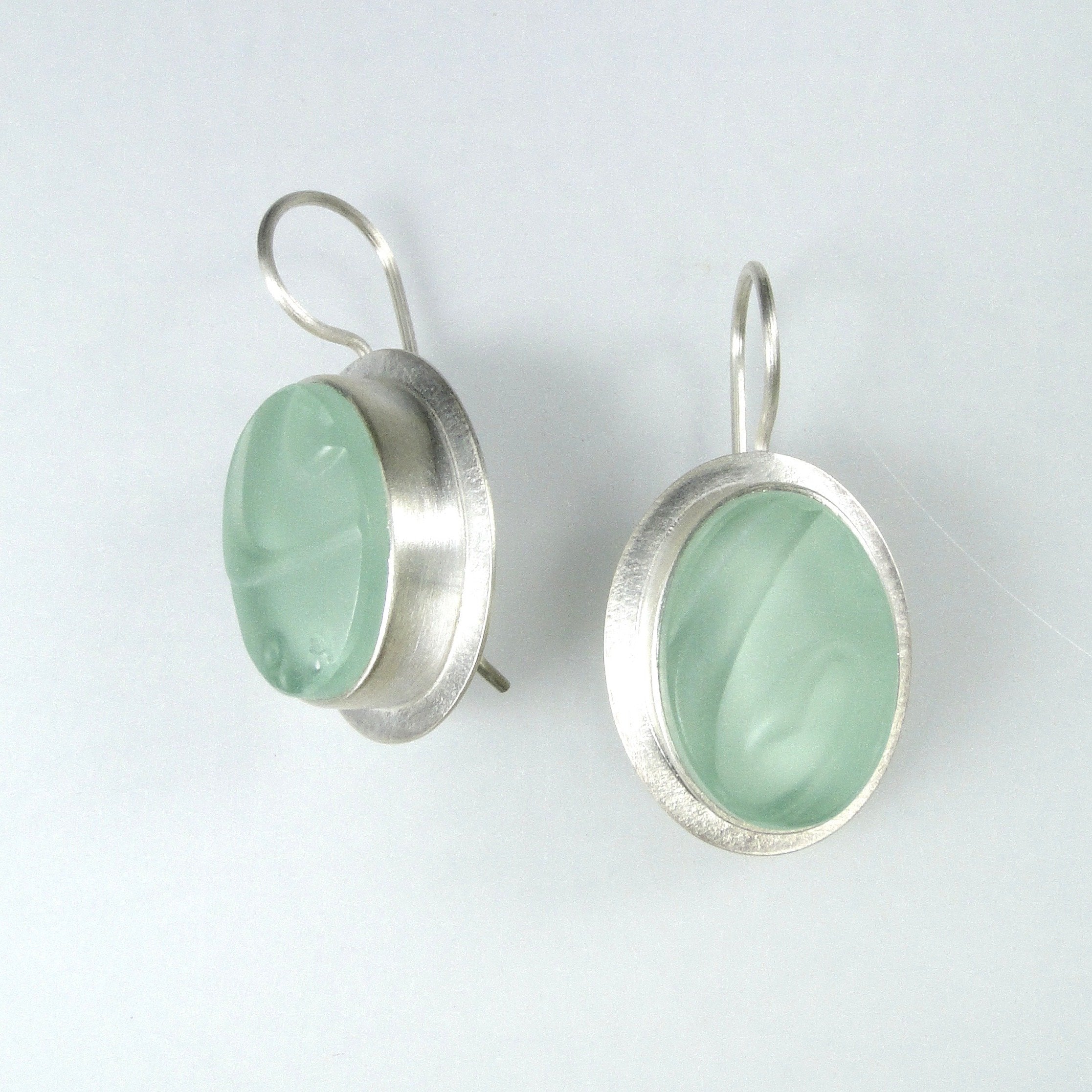 Medium Oval Wire Earrings
