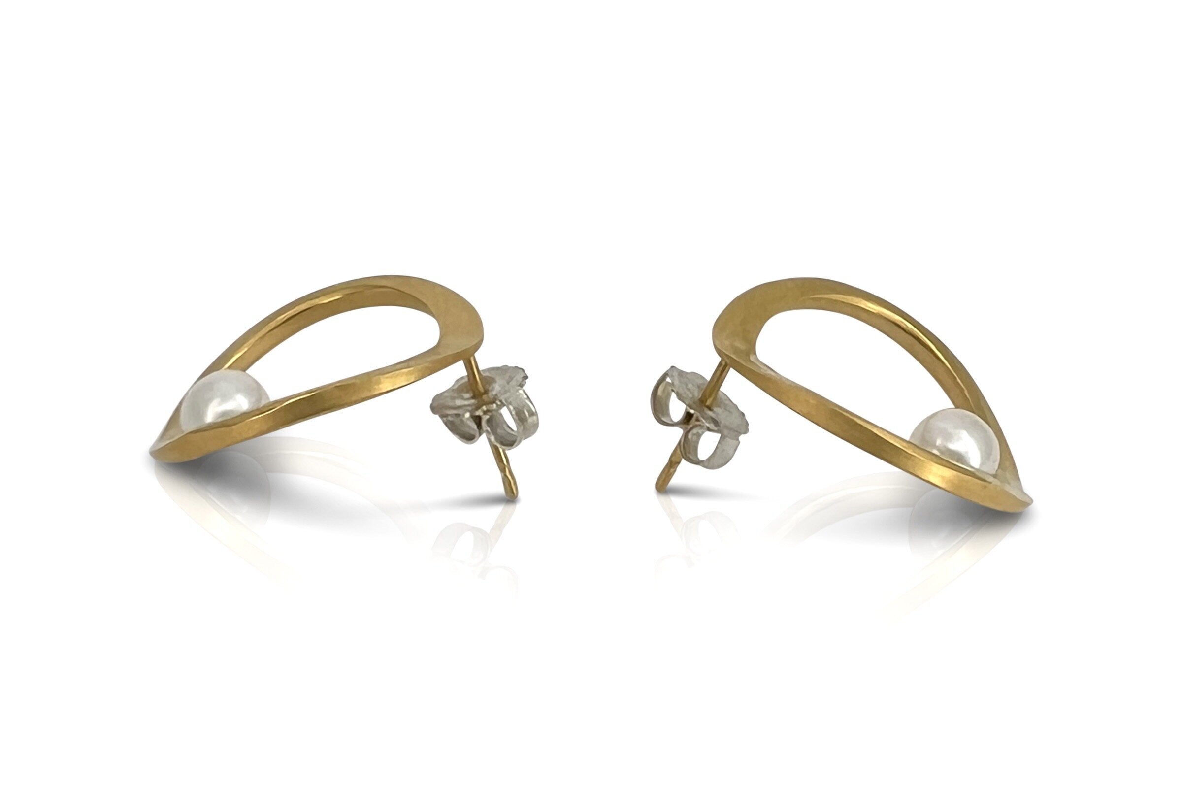 V Earrings with Pearl