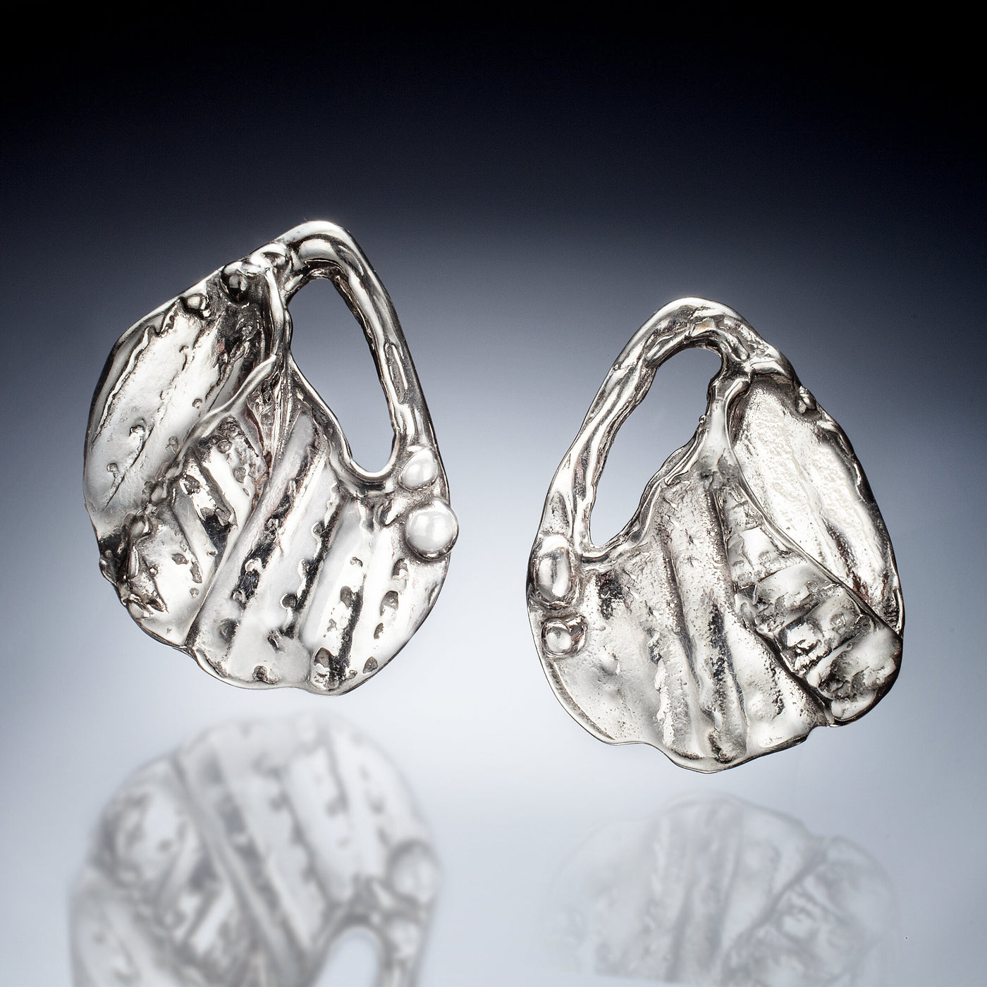 Small Openwork Shell Earrings | Photo by Ralph Gabriner