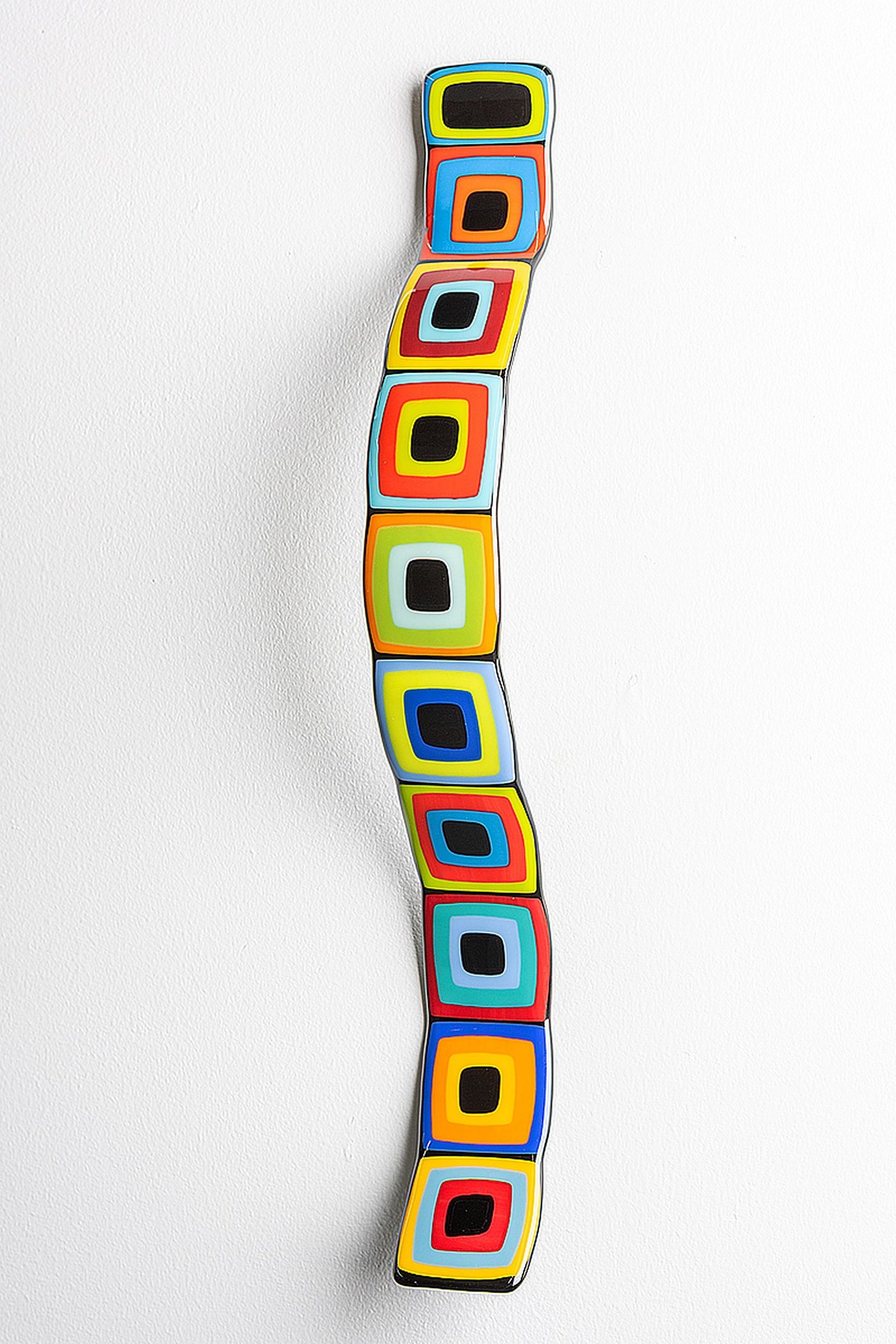 Carnival Story Pole Wall Wave With Black Centers