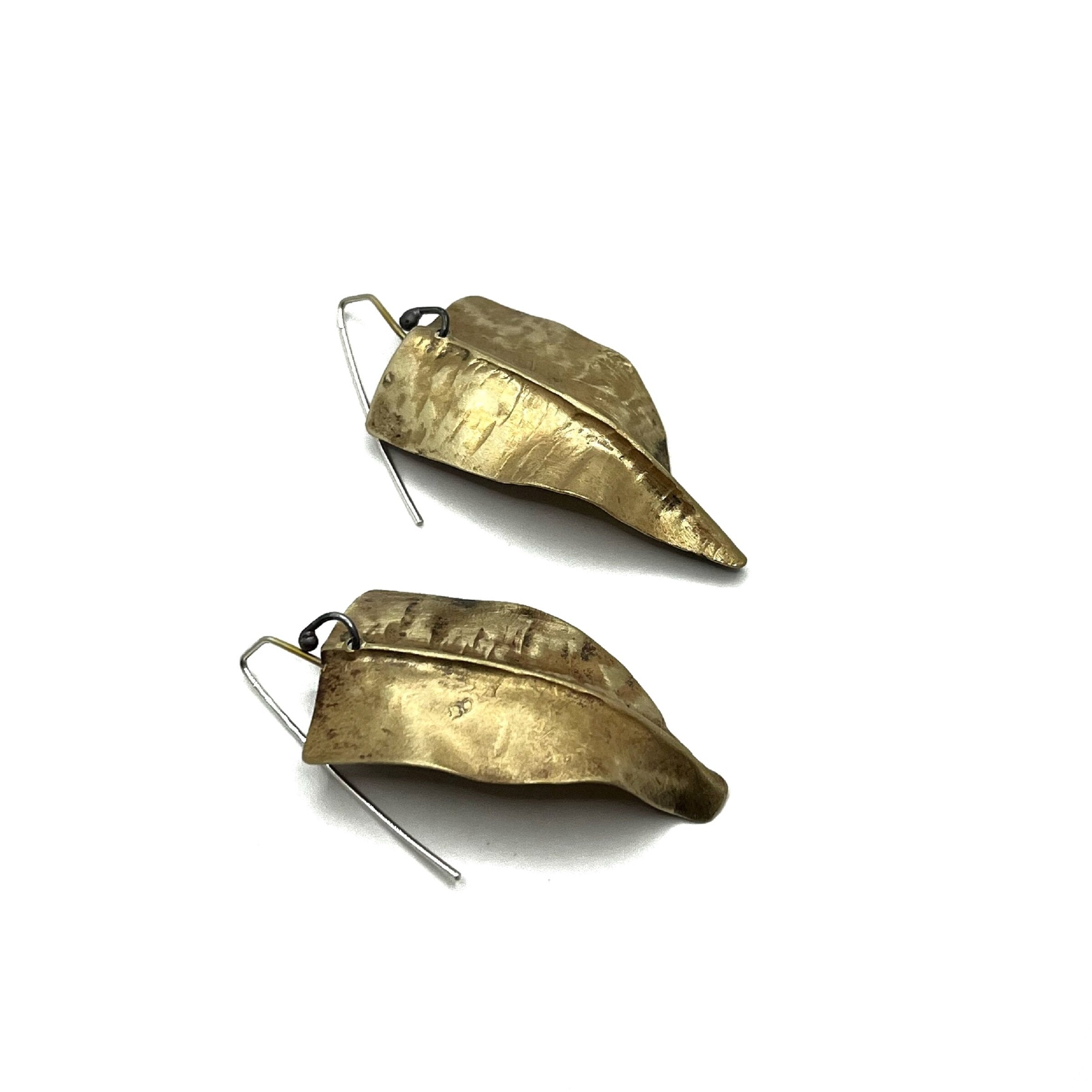 Shield Earrings No. 3890