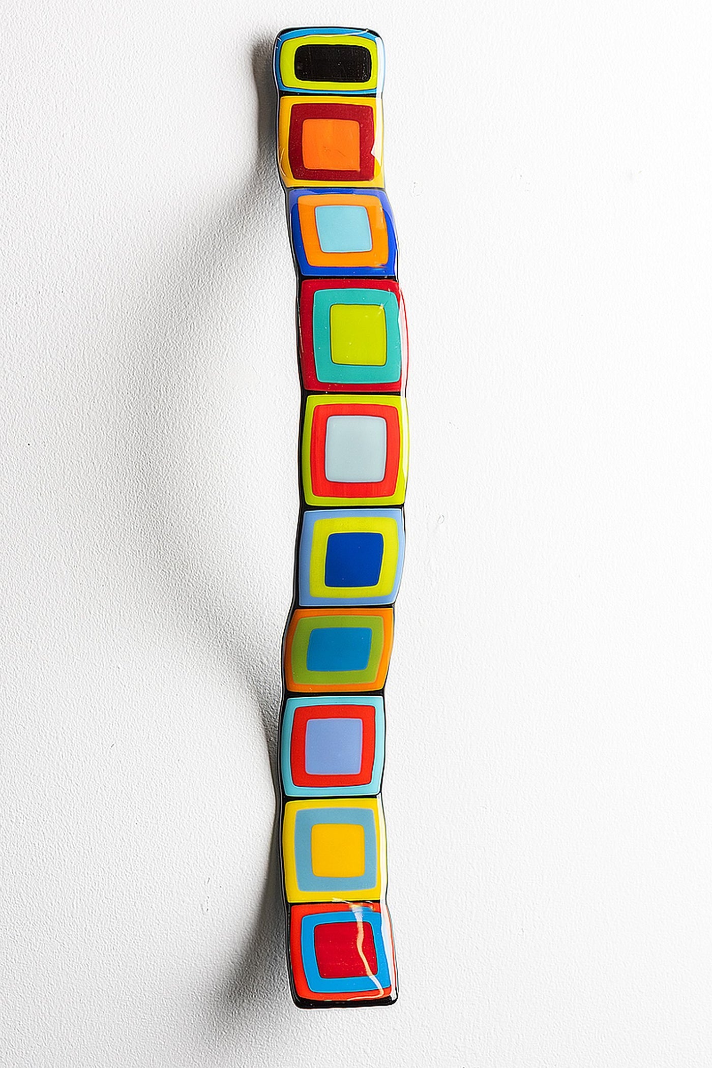 Carnival Story Pole Wall Wave With Colored Centers