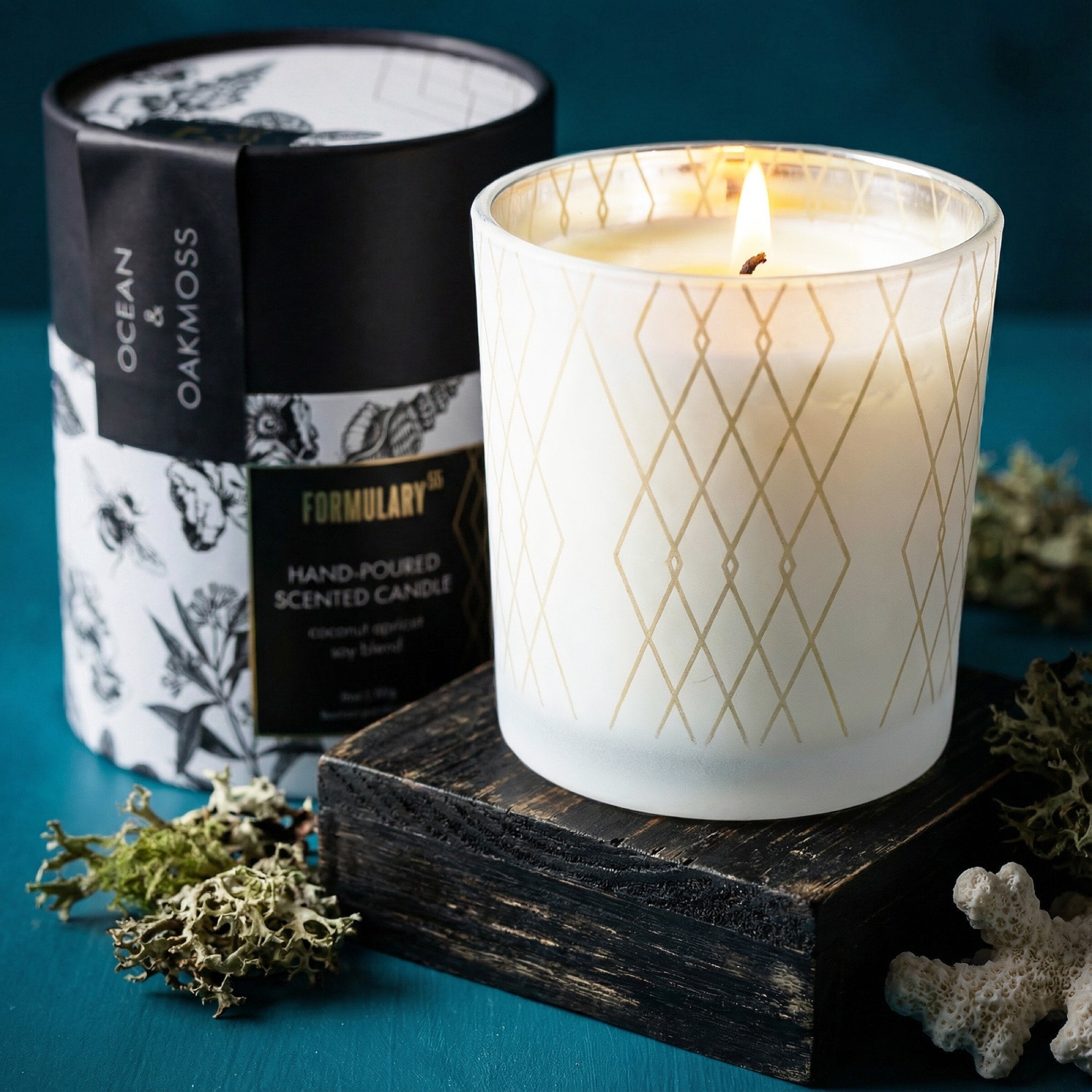 Luminous Glow Candle in Ocean & Oakmoss