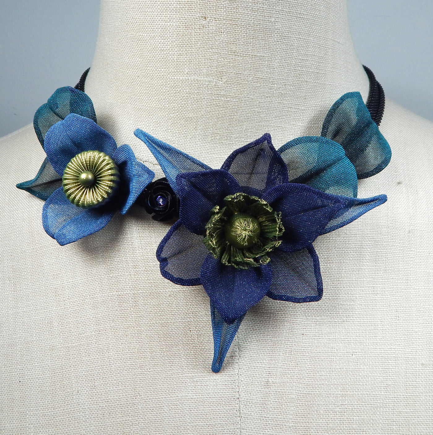 Tulip Poplar Necklace in Black, Arcadia and Ultraviolet