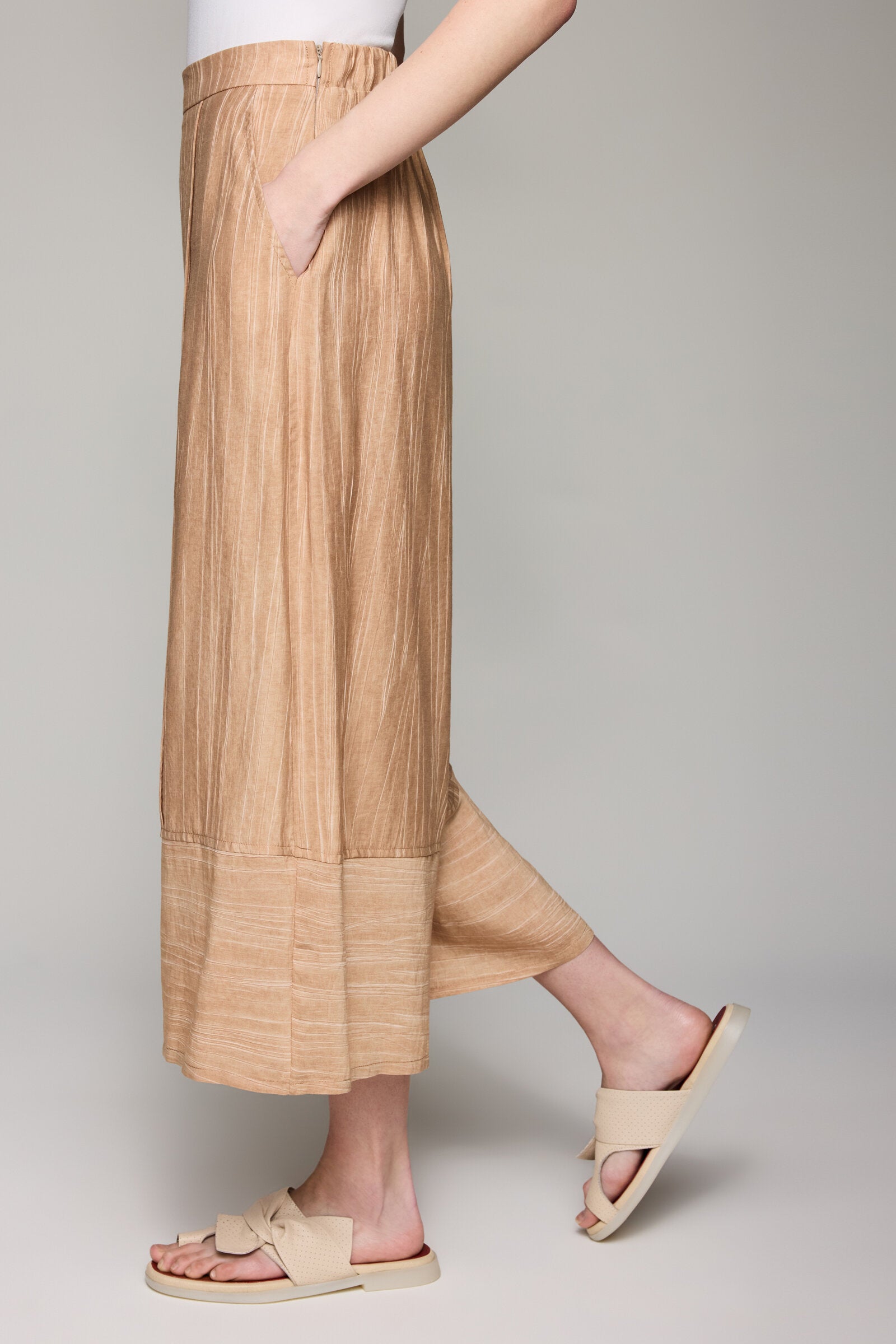 Striated Woven Pant