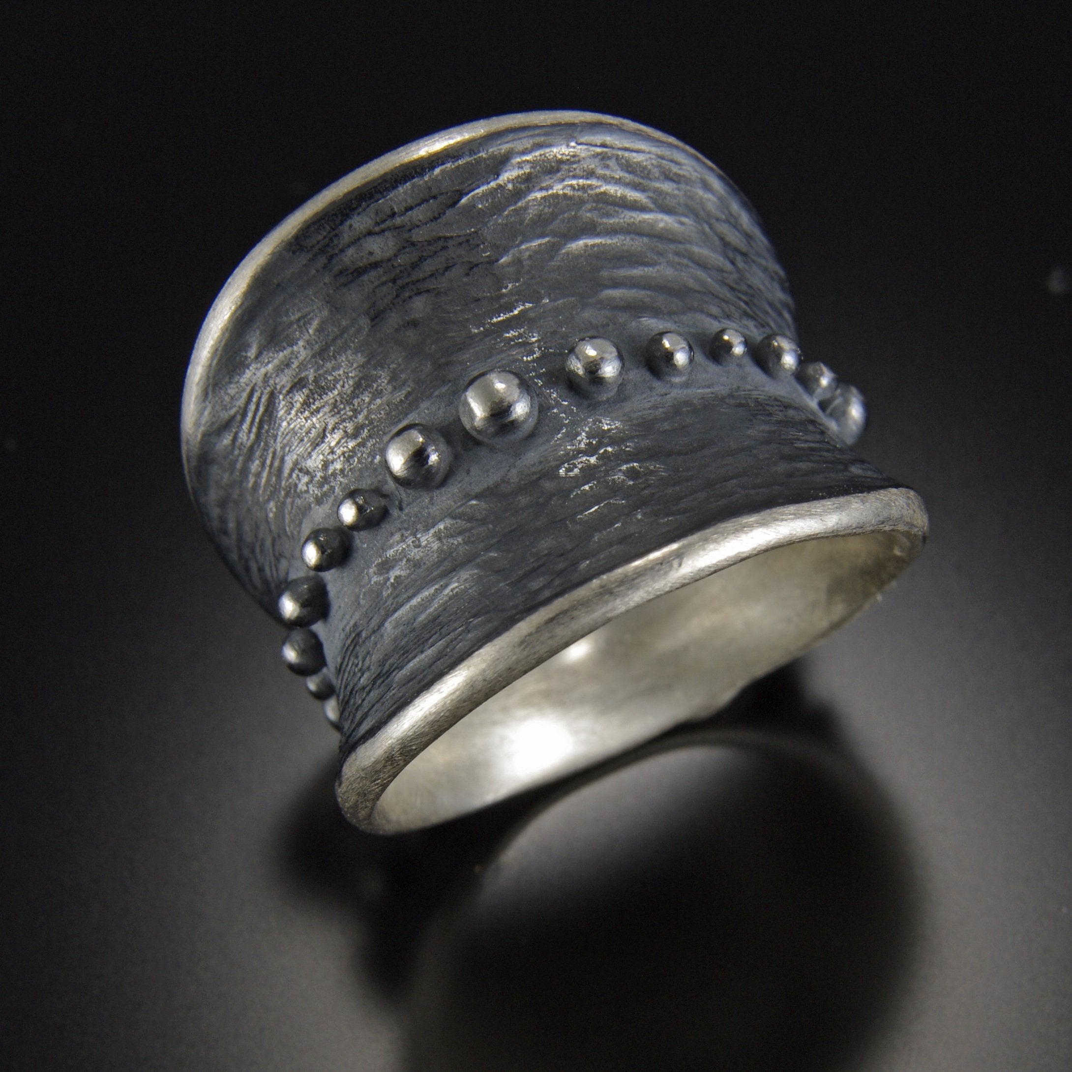bumpy belted ring