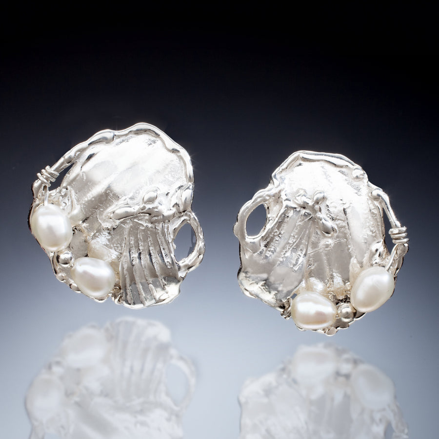 Shell-Design Post earrings | Photo by Ralph Gabriner