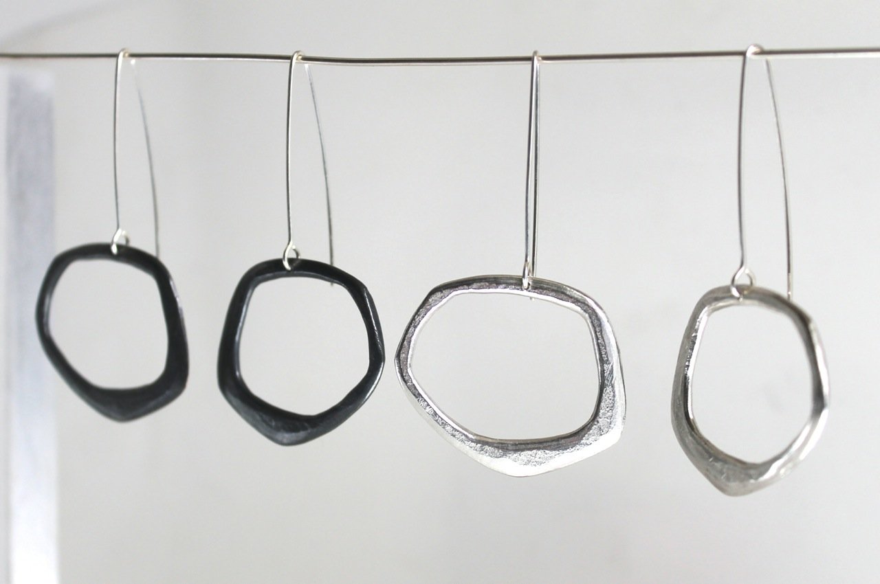 left: oxidized silver, right: natural silver