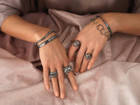 Open Silhouette Lily Loop Chain Bracelet