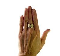 Dahlia Pattern Band with 5 Diamonds