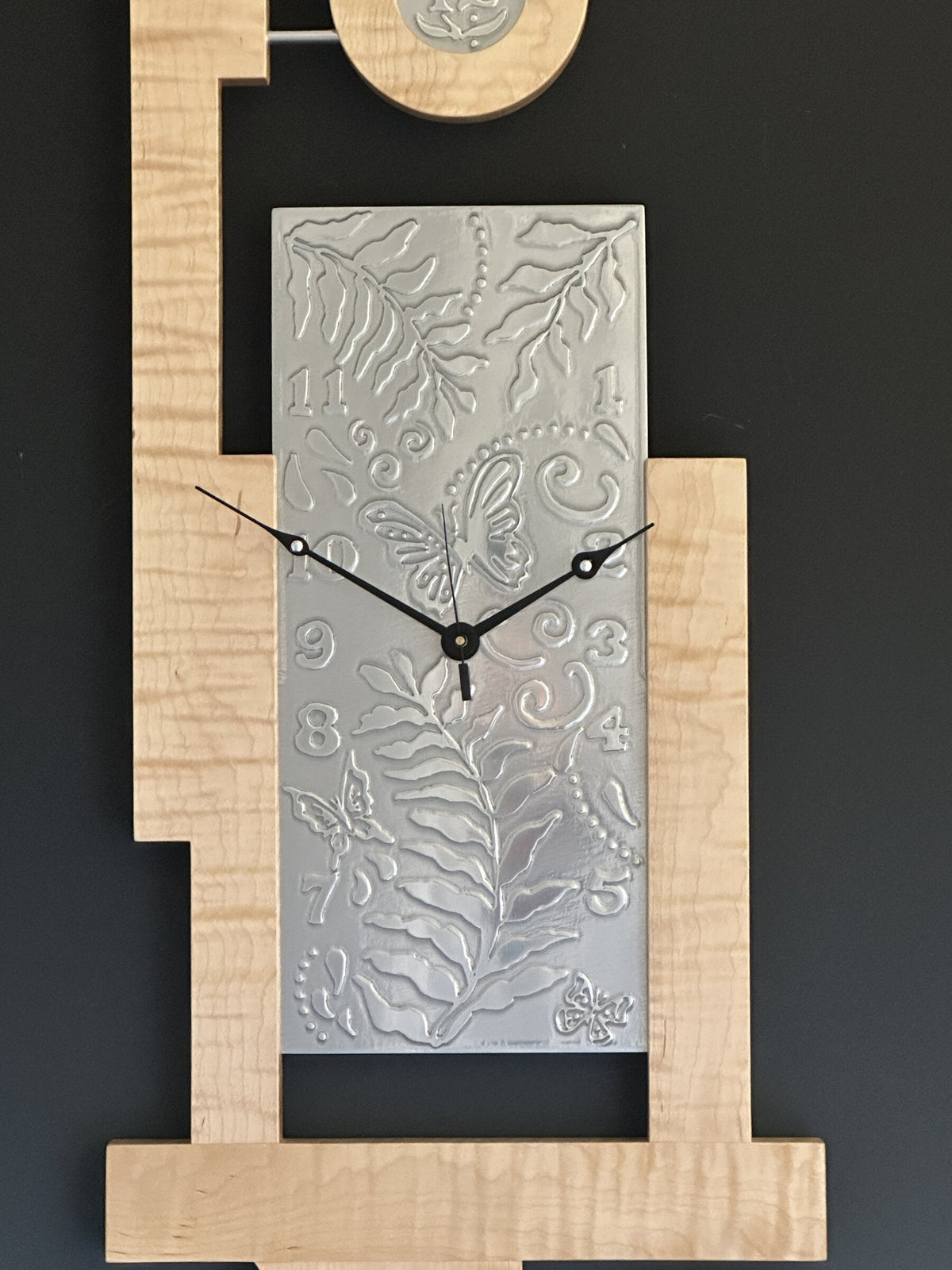 Alice in Wonderful, Fragment 33 Wall Clock