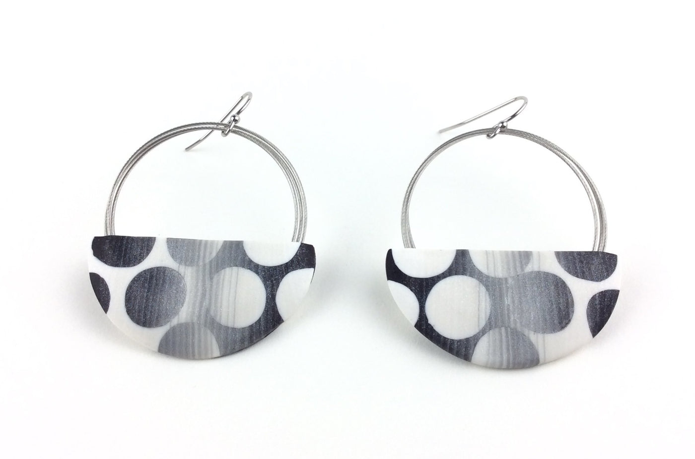Pearl & Black Gradient Dot