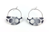 Pearl & Black Gradient Dot