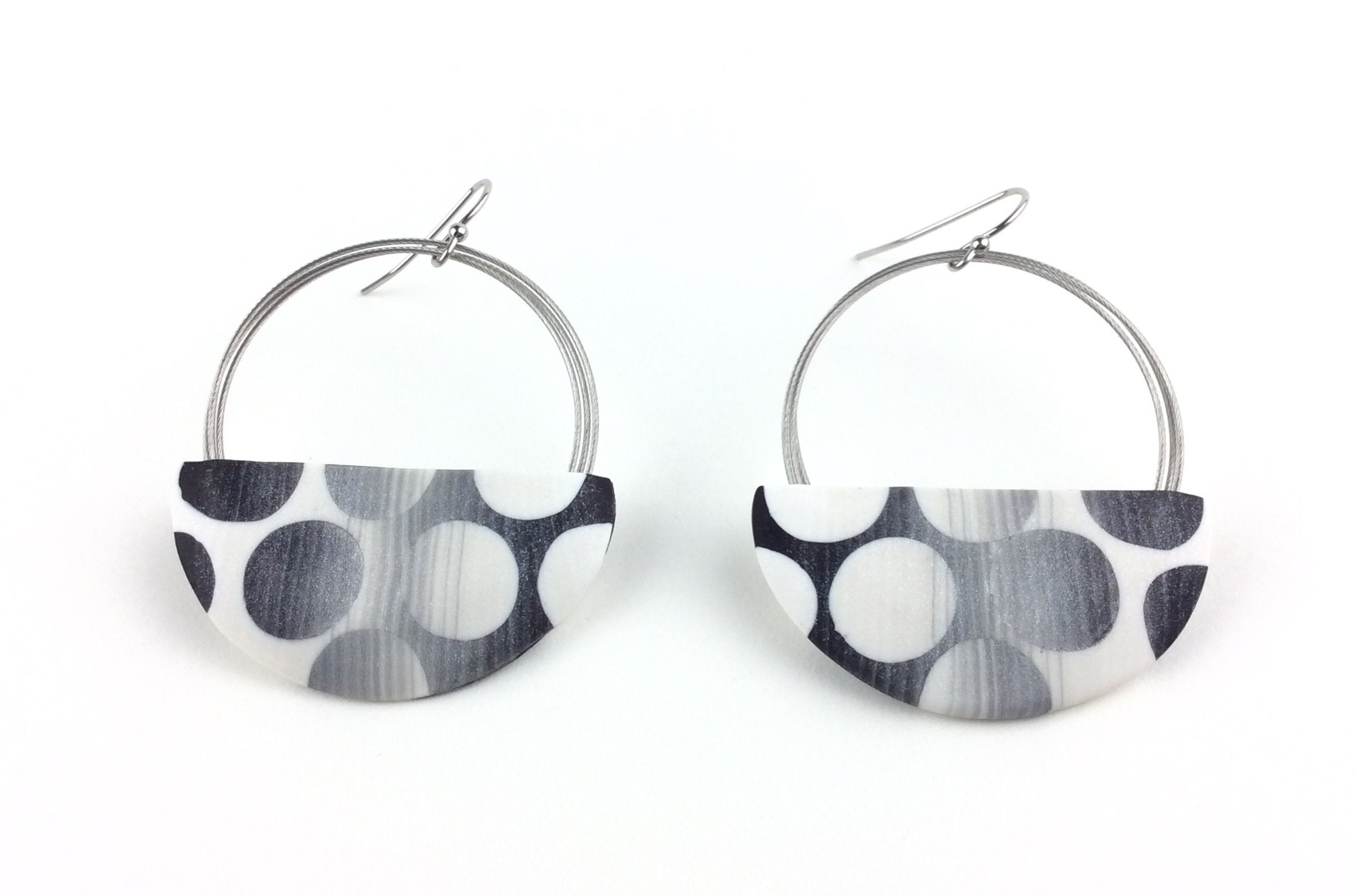 Pearl & Black Gradient Dot