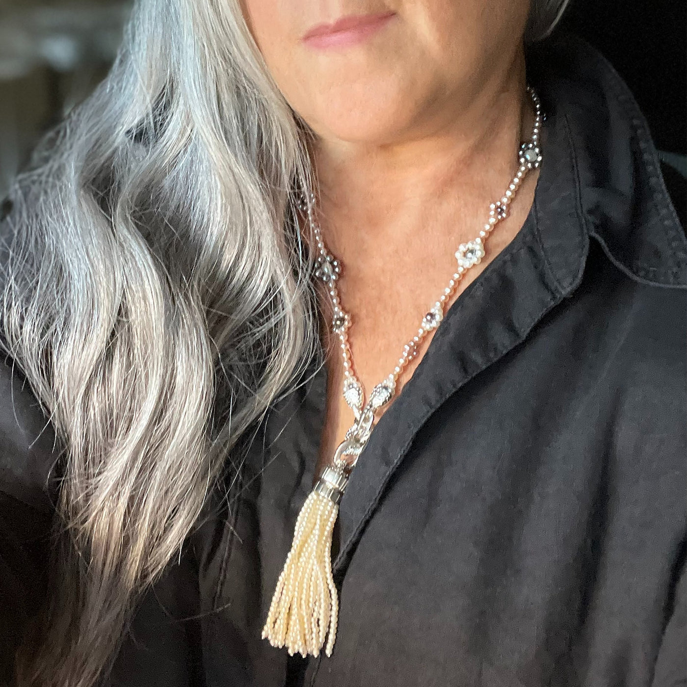 Lei Happy Flowers Necklace with a removable Snowdrift Pearl tassel charm